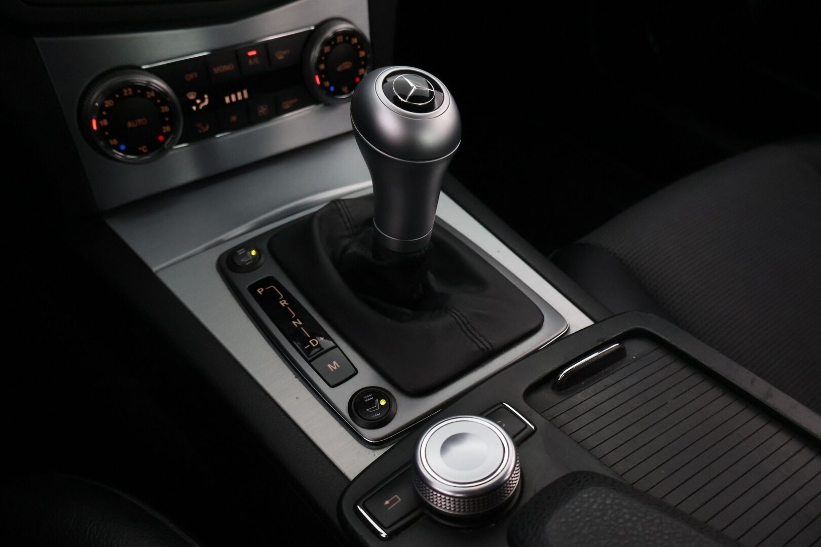 Mercedes-Benz C 2008 MYYDÄÄN HUUTOKAUPAT.COM