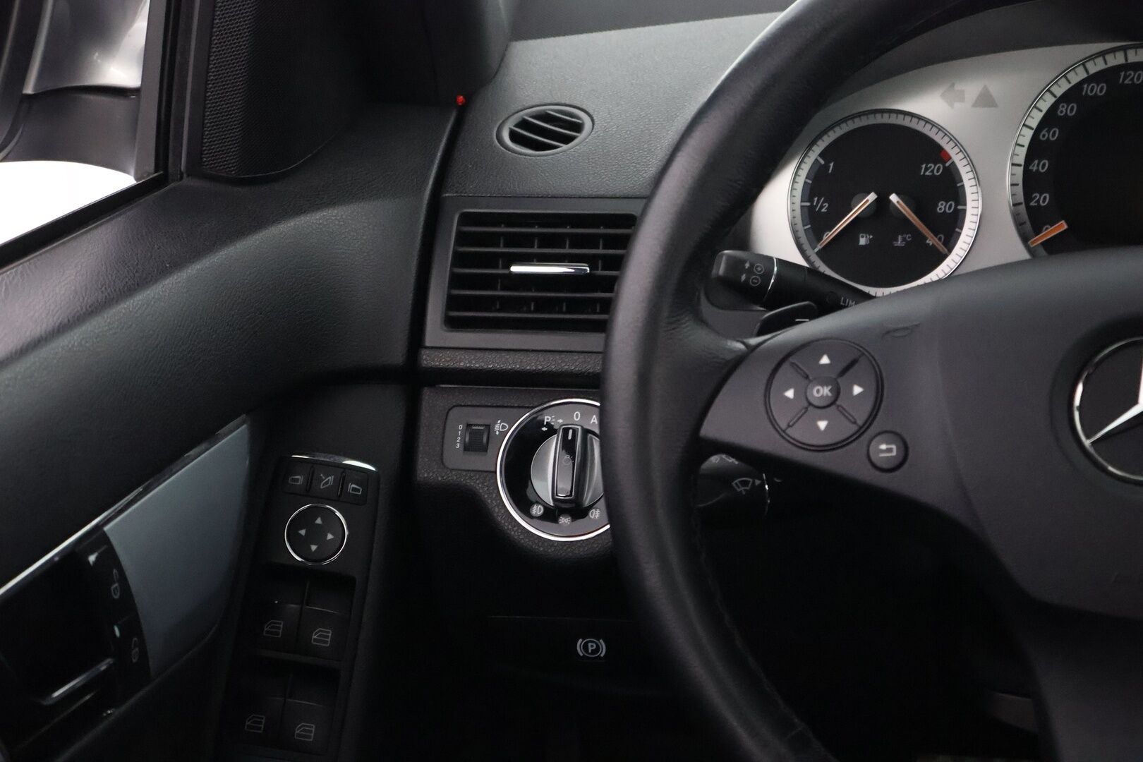 Mercedes-Benz C 2008 MYYDÄÄN HUUTOKAUPAT.COM