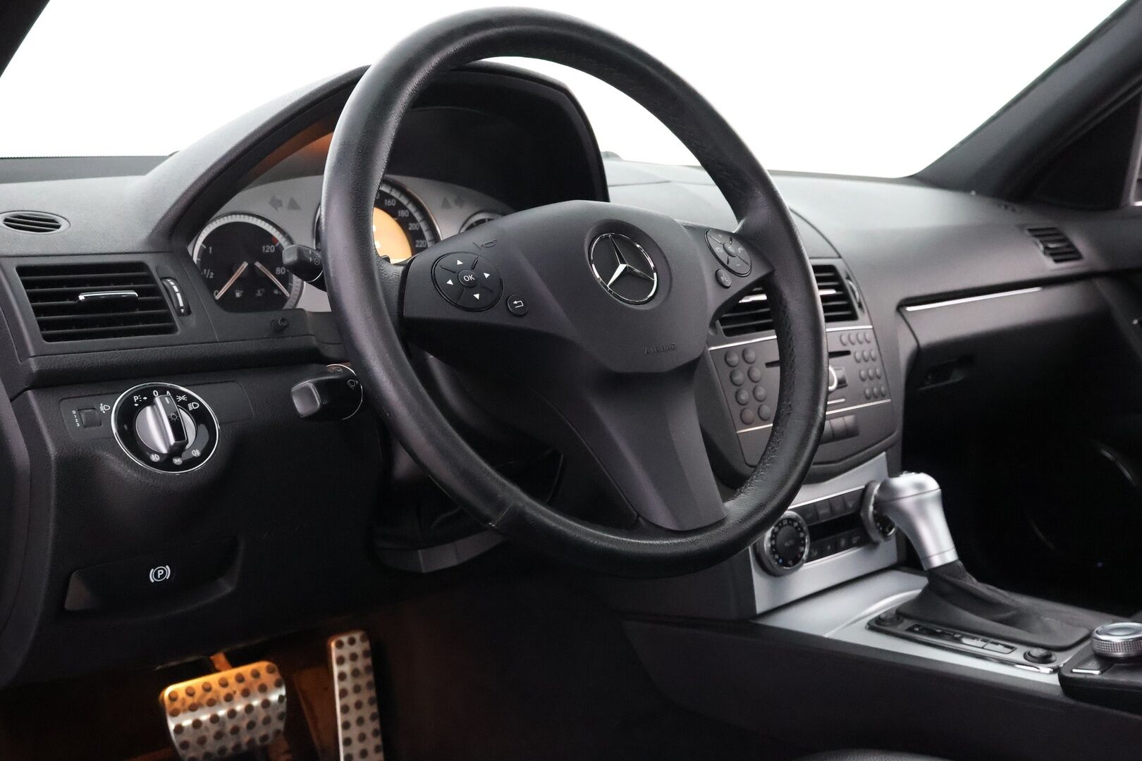 Mercedes-Benz C 2008 MYYDÄÄN HUUTOKAUPAT.COM