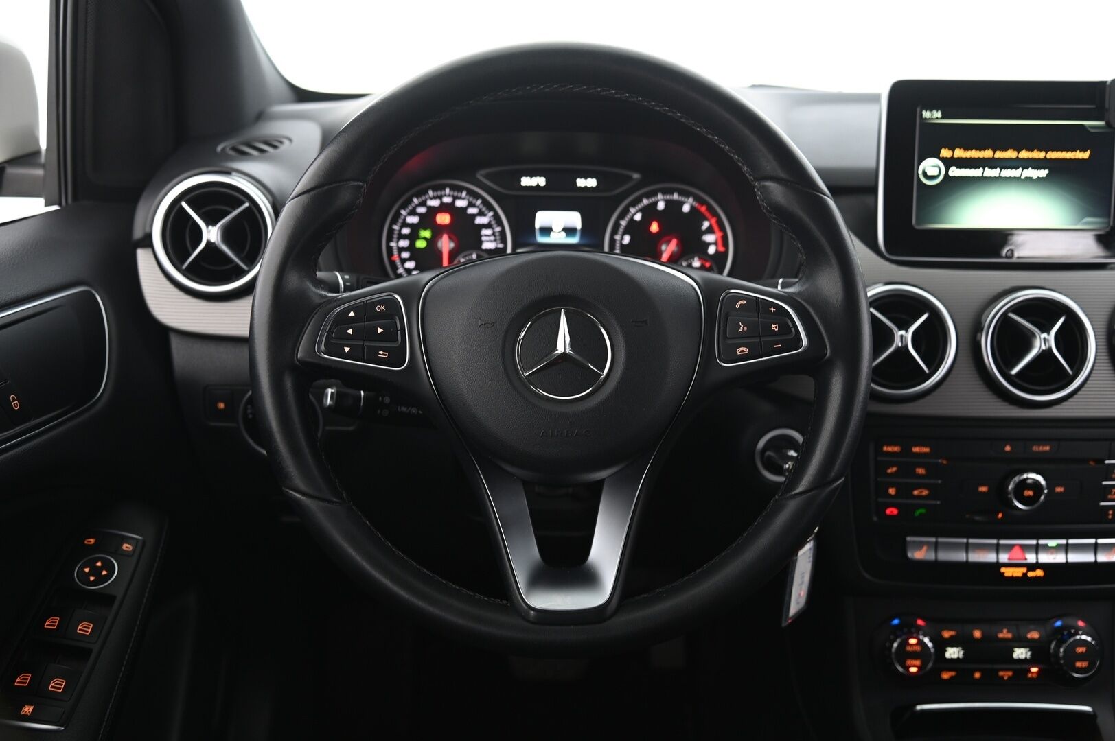 Mercedes-Benz B 2016 180 A Premium Business - P-kamera | LED High Perfomance | Vetokoukku | Lohko+sisäpistoke | 2xrenkaat&alut | Suomi-auto