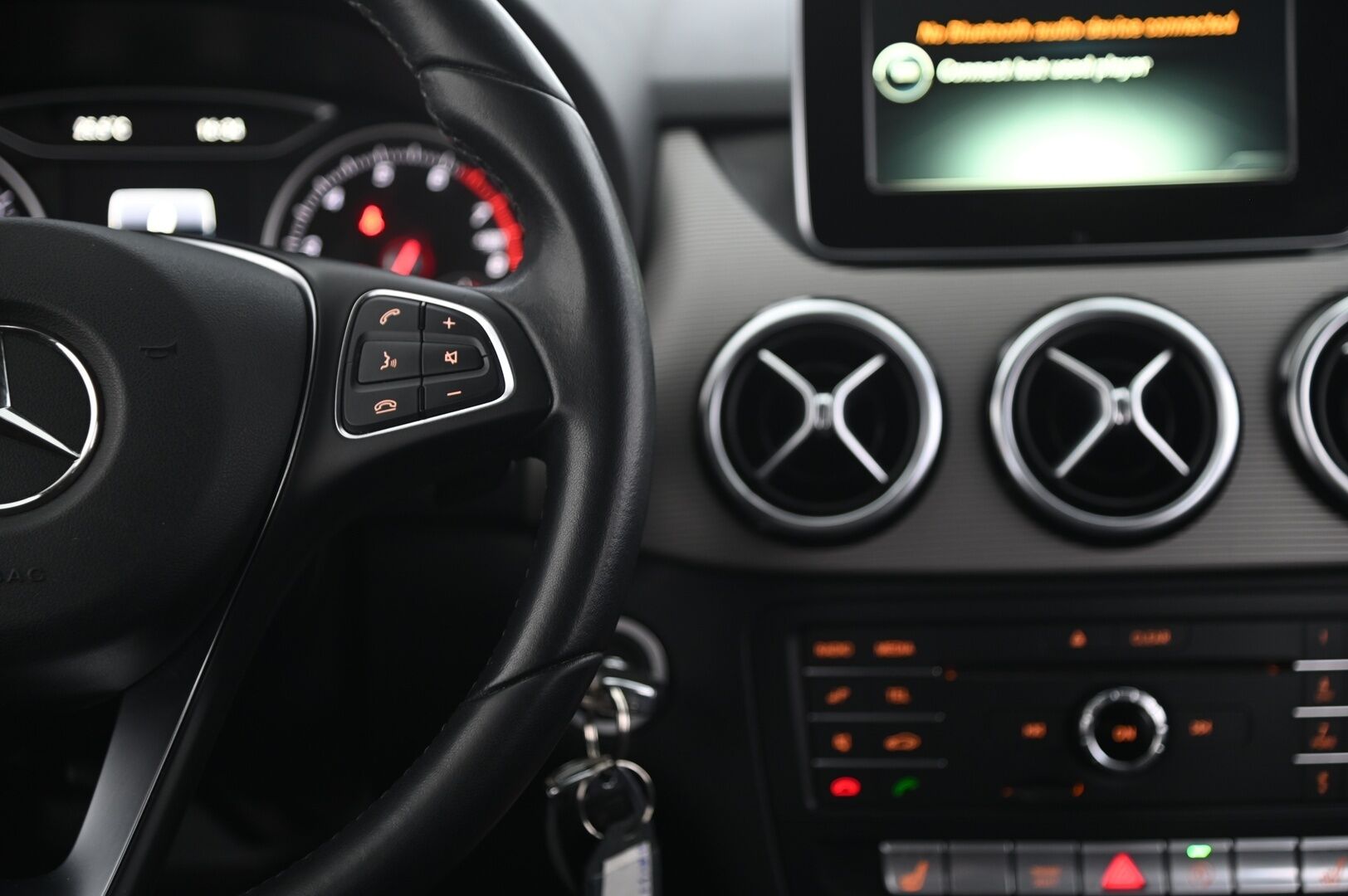 Mercedes-Benz B 2016 180 A Premium Business - P-kamera | LED High Perfomance | Vetokoukku | Lohko+sisäpistoke | 2xrenkaat&alut | Suomi-auto