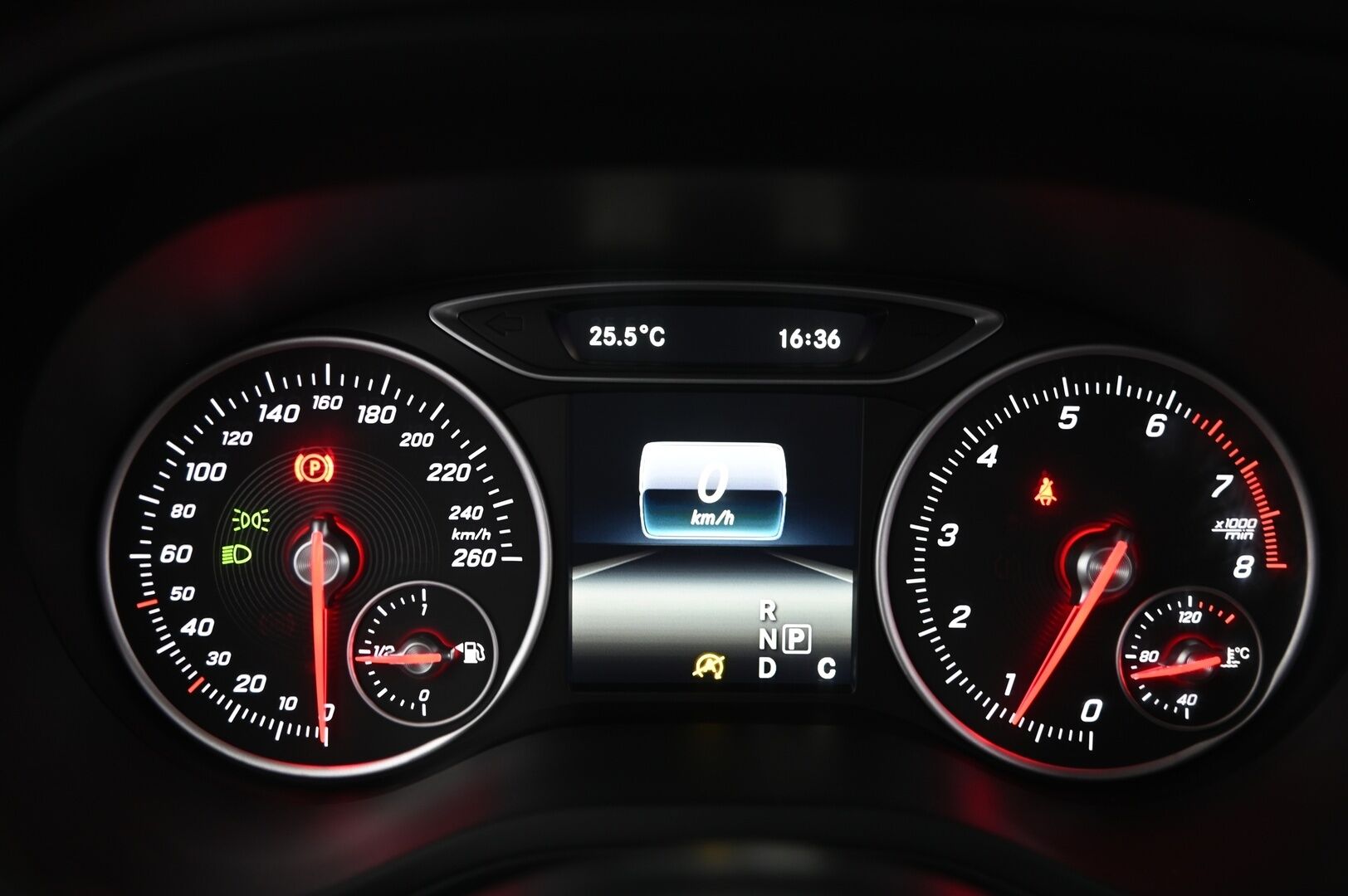 Mercedes-Benz B 2016 180 A Premium Business - P-kamera | LED High Perfomance | Vetokoukku | Lohko+sisäpistoke | 2xrenkaat&alut | Suomi-auto
