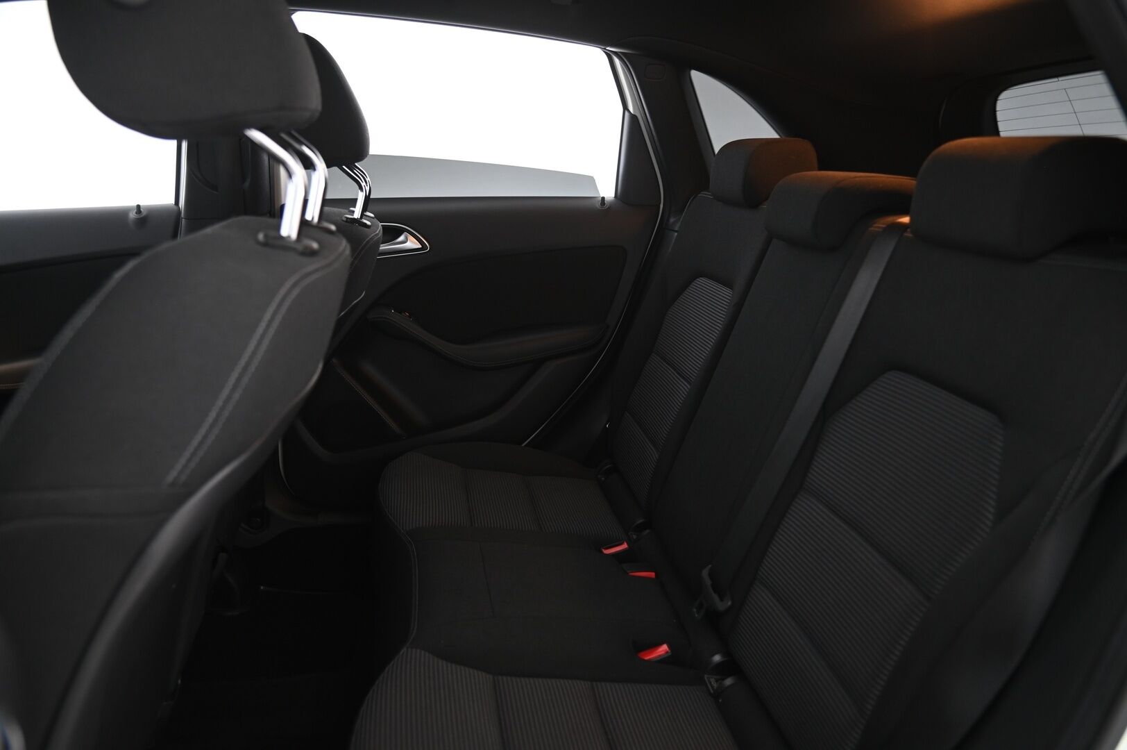 Mercedes-Benz B 2016 180 A Premium Business - P-kamera | LED High Perfomance | Vetokoukku | Lohko+sisäpistoke | 2xrenkaat&alut | Suomi-auto