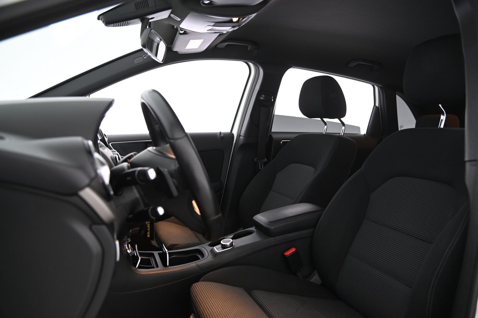 Mercedes-Benz B 2016 180 A Premium Business - P-kamera | LED High Perfomance | Vetokoukku | Lohko+sisäpistoke | 2xrenkaat&alut | Suomi-auto
