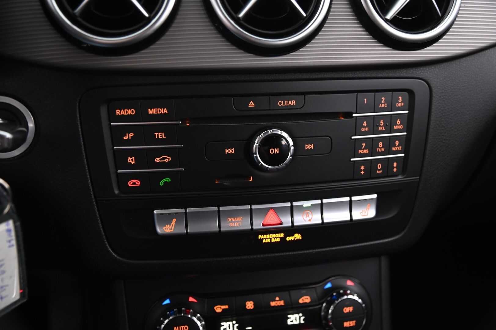 Mercedes-Benz B 2016 180 A Premium Business - P-kamera | LED High Perfomance | Vetokoukku | Lohko+sisäpistoke | 2xrenkaat&alut | Suomi-auto