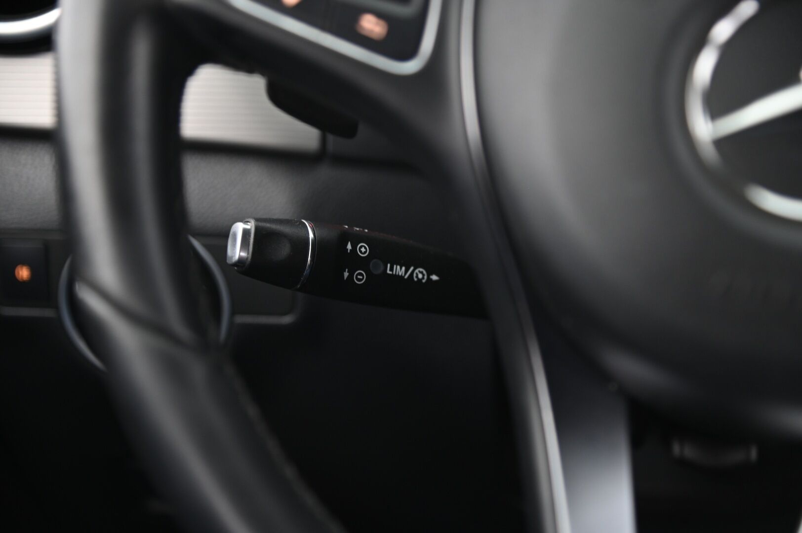 Mercedes-Benz B 2016 180 A Premium Business - P-kamera | LED High Perfomance | Vetokoukku | Lohko+sisäpistoke | 2xrenkaat&alut | Suomi-auto
