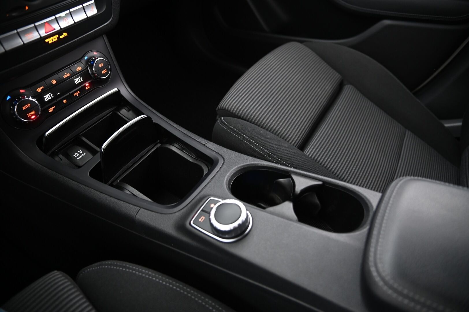 Mercedes-Benz B 2016 180 A Premium Business - P-kamera | LED High Perfomance | Vetokoukku | Lohko+sisäpistoke | 2xrenkaat&alut | Suomi-auto