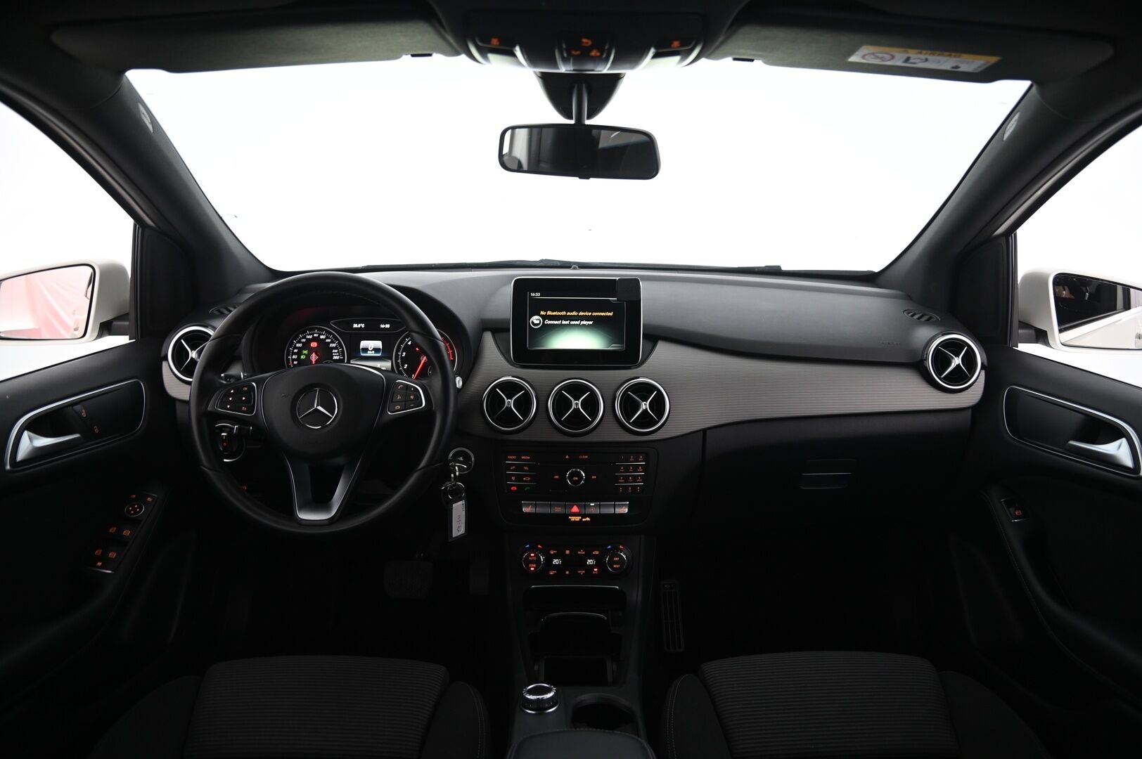 Mercedes-Benz B 2016 180 A Premium Business - P-kamera | LED High Perfomance | Vetokoukku | Lohko+sisäpistoke | 2xrenkaat&alut | Suomi-auto