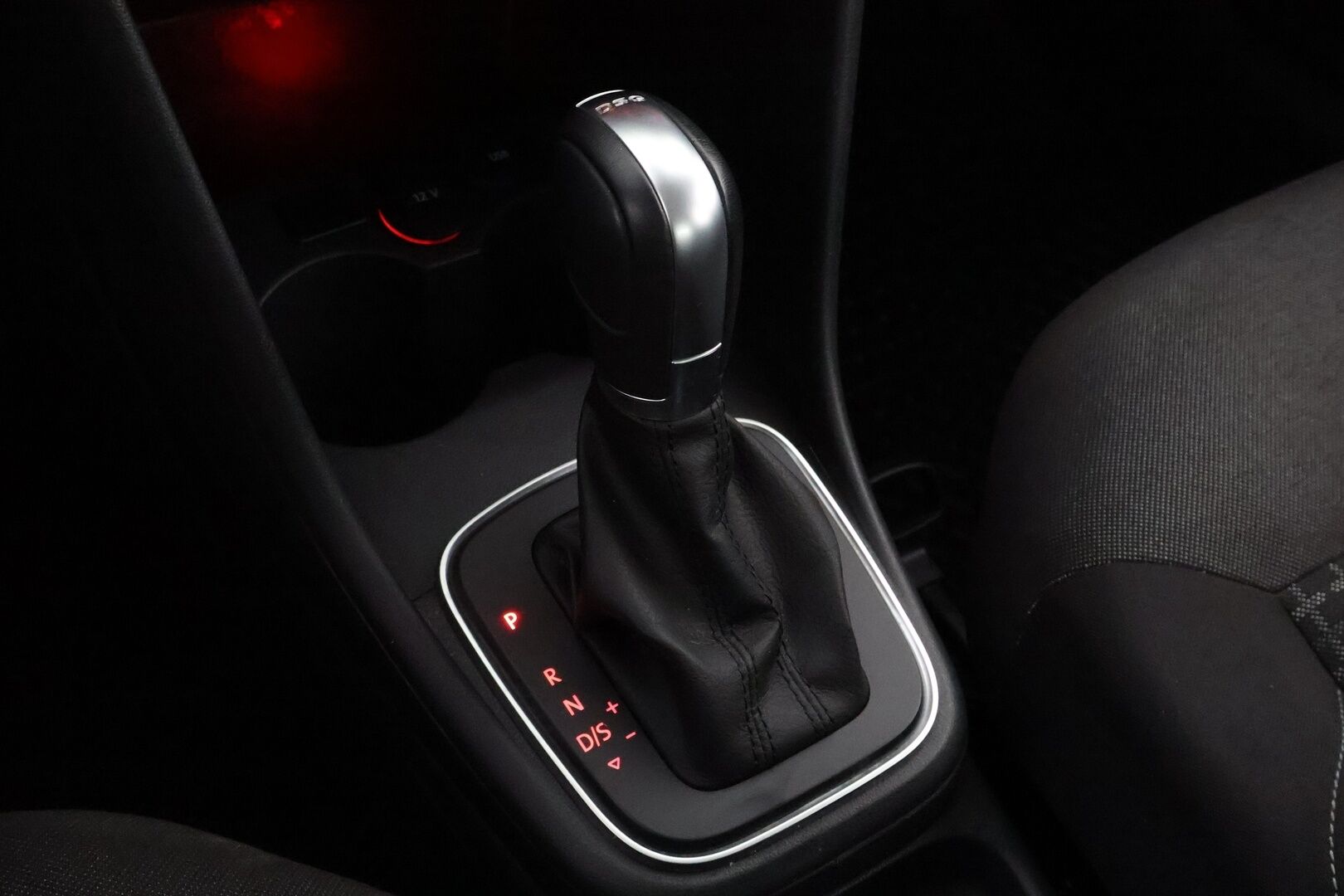 Volkswagen Polo 2016 Comfortline 1,2 TSI 66 kW (90 hv) DSG-automaatti * Suomiauto / Vakkari / Lohkolämmitin / LED / Vetokoukku - Helmi / Vähän ajettu / Juuri tullut Tampereelle! - HULLUT JOULUT KORKOTARJOUS 2,49% 