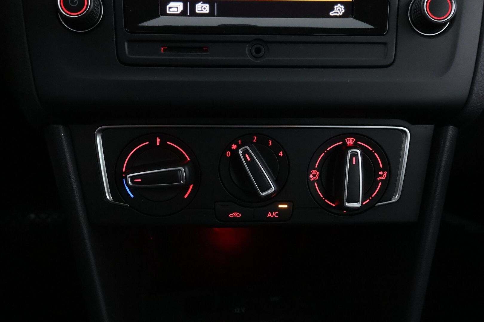 Volkswagen Polo 2016 Comfortline 1,2 TSI 66 kW (90 hv) DSG-automaatti * Suomiauto / Vakkari / Lohkolämmitin / LED / Vetokoukku - Helmi / Vähän ajettu / Juuri tullut Tampereelle / Jakopää juuri tehty!!