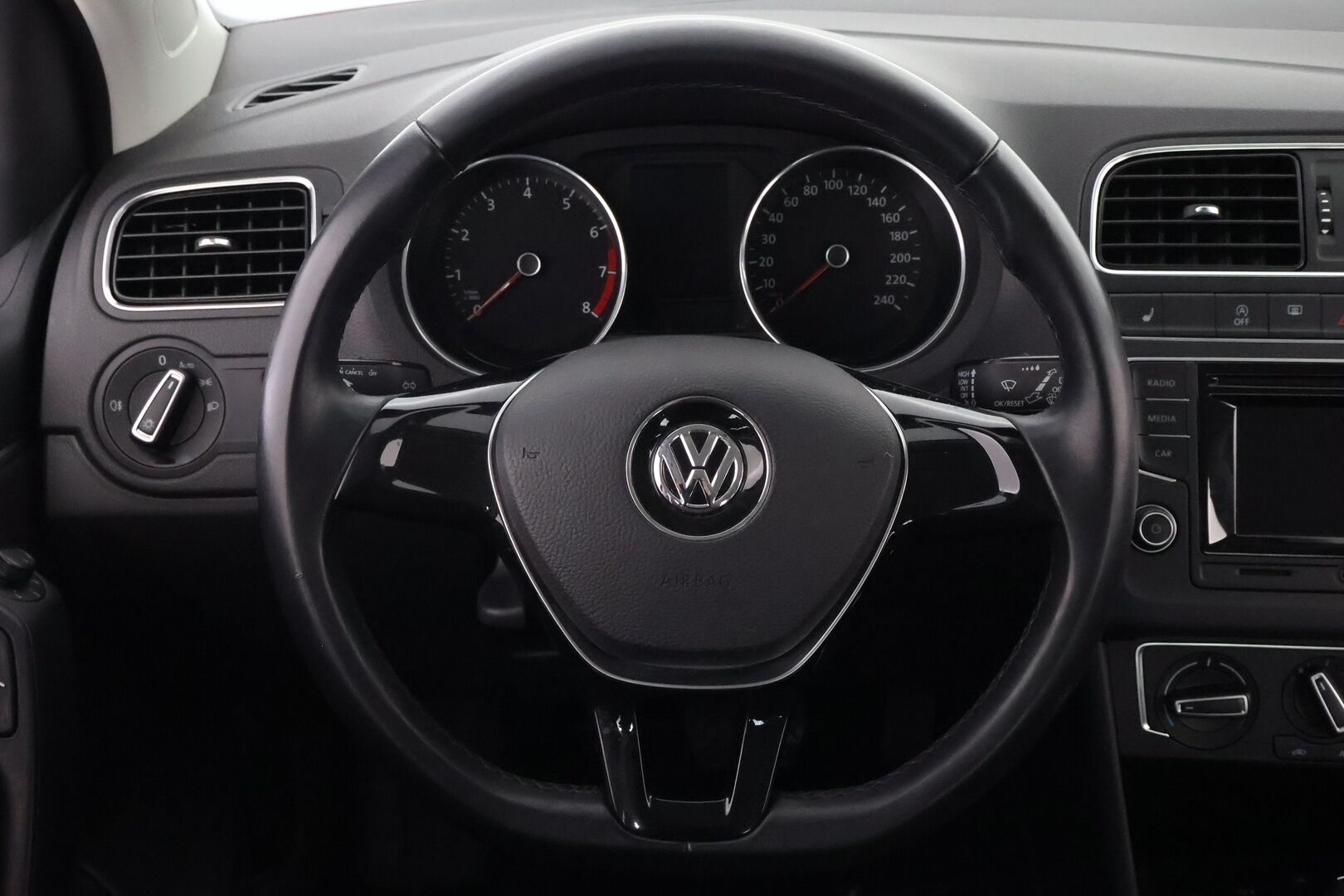 Volkswagen Polo 2016 Comfortline 1,2 TSI 66 kW (90 hv) DSG-automaatti * Suomiauto / Vakkari / Lohkolämmitin / LED / Vetokoukku - Helmi / Vähän ajettu / Juuri tullut Tampereelle / Jakopää juuri tehty!!