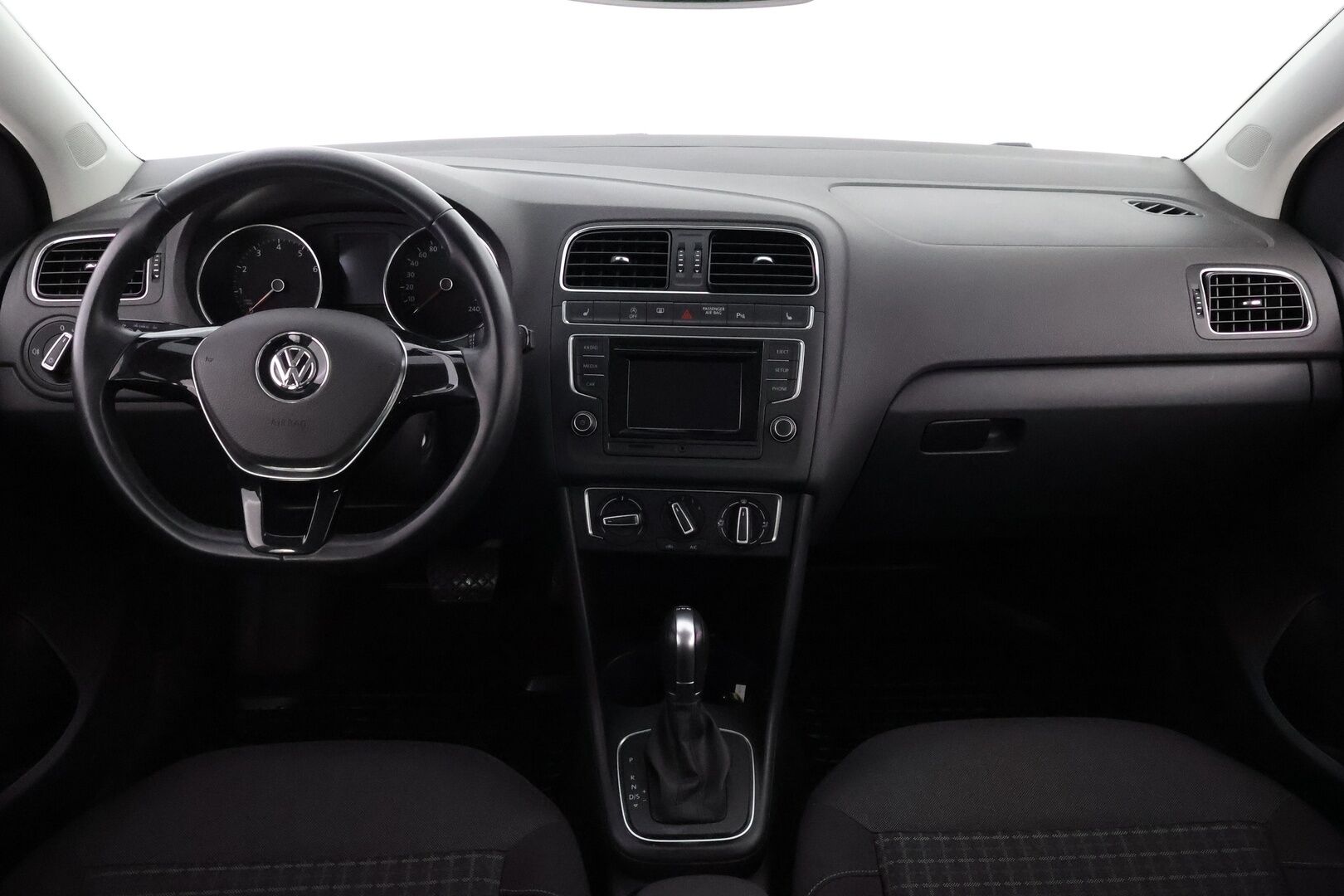 Volkswagen Polo 2016 Comfortline 1,2 TSI 66 kW (90 hv) DSG-automaatti * Suomiauto / Vakkari / Lohkolämmitin / LED / Vetokoukku - Helmi / Vähän ajettu / Juuri tullut Tampereelle / Jakopää juuri tehty!!
