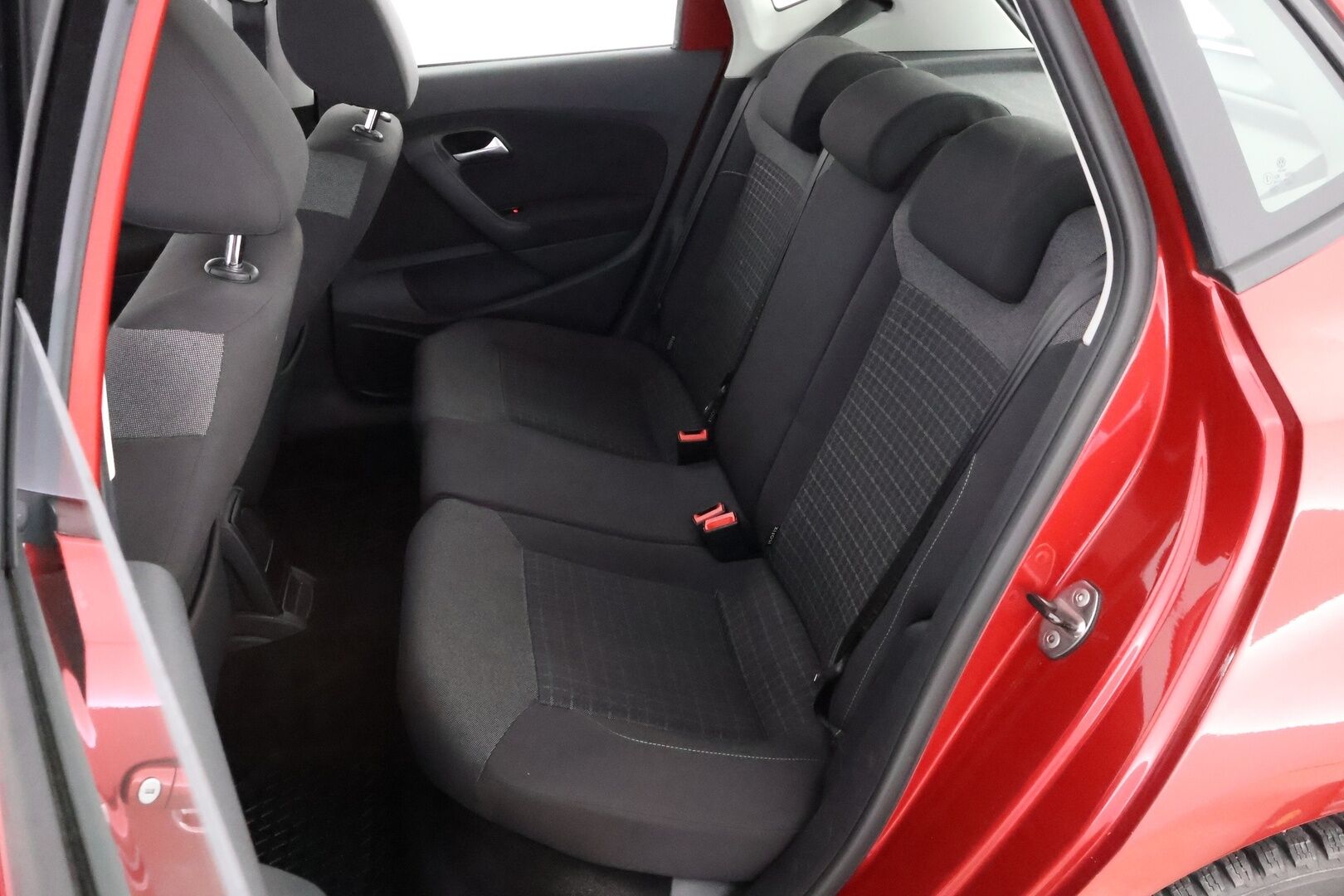 Volkswagen Polo 2016 Comfortline 1,2 TSI 66 kW (90 hv) DSG-automaatti * Suomiauto / Vakkari / Lohkolämmitin / LED / Vetokoukku - Helmi / Vähän ajettu / Juuri tullut Tampereelle / Jakopää juuri tehty!!