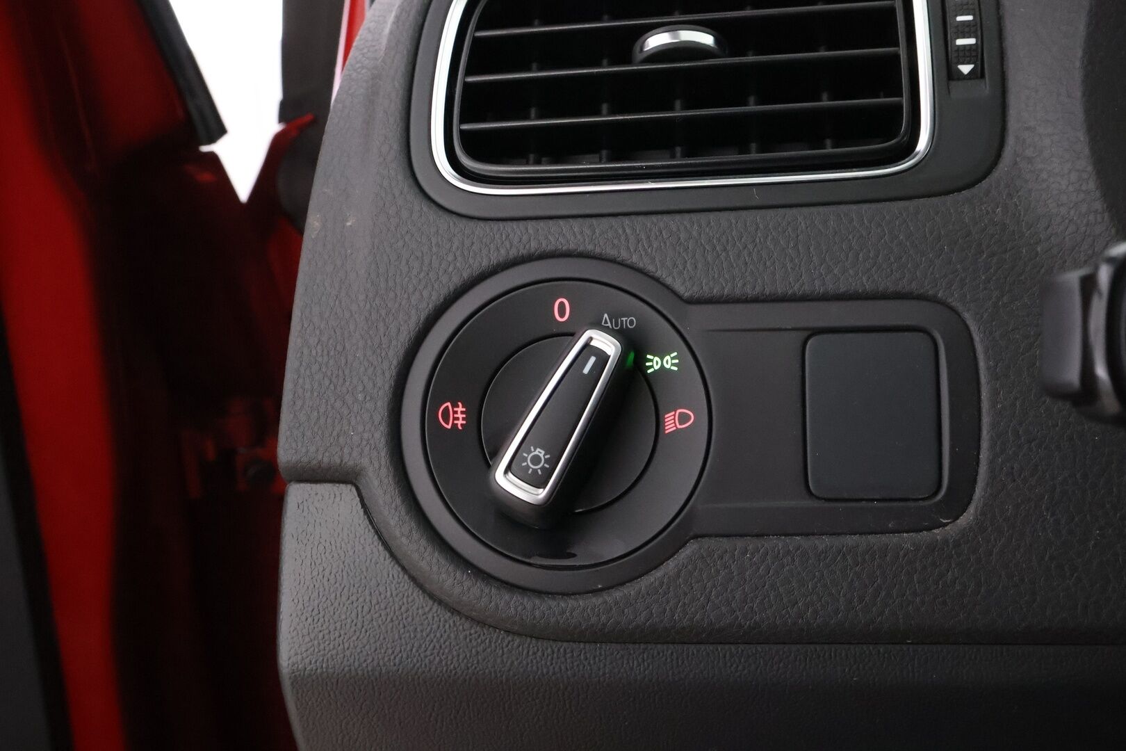 Volkswagen Polo 2016 Comfortline 1,2 TSI 66 kW (90 hv) DSG-automaatti * Suomiauto / Vakkari / Lohkolämmitin / LED / Vetokoukku - Helmi / Vähän ajettu / Juuri tullut Tampereelle / Jakopää juuri tehty!!