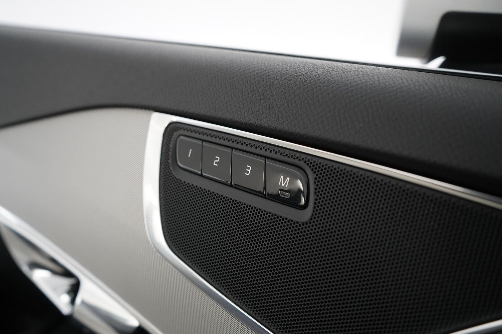Volvo XC90 2016 D5 AWD R-Design aut *Kamera / Muistipenkit / Koukku* - Suomi-auto / 7-Paikkainen / Kahdet hyvät renkaat / Turbo vaihdettu