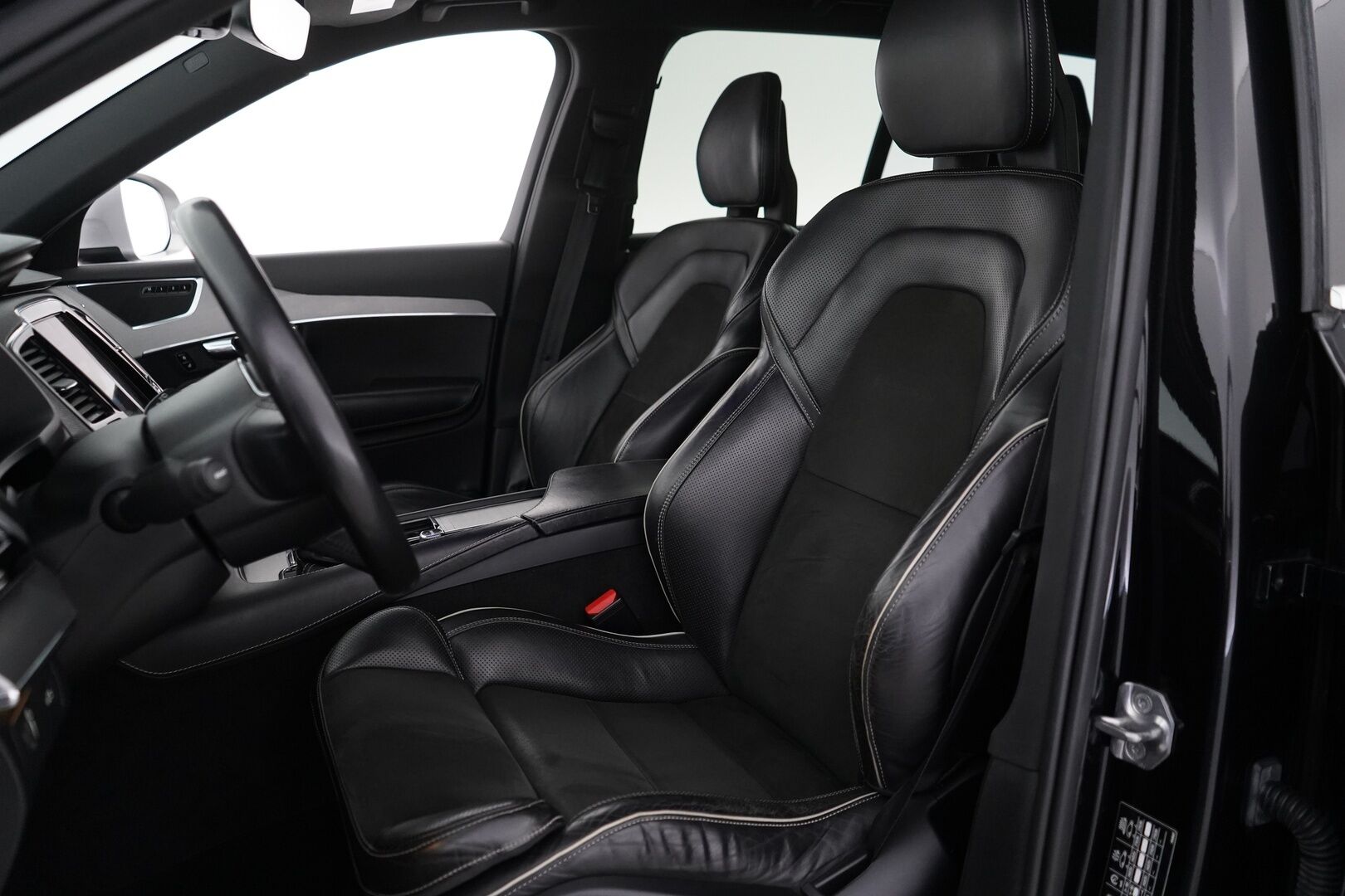 Volvo XC90 2015 D5 AWD R-Design aut *Kamera / Muistipenkit / Koukku* - 3,99 % KORKOTARJOUS TÄHÄN AUTOON - 7-Paikkainen / Kahdet hyvät renkaat / Turbo vaihdettu / Jakohihna vaihdettu