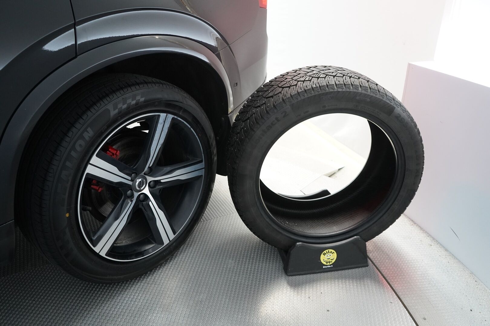 Volvo XC90 2015 D5 AWD R-Design aut *Kamera / Muistipenkit / Koukku* - 3,99 % KORKOTARJOUS TÄHÄN AUTOON - 7-Paikkainen / Kahdet hyvät renkaat / Turbo vaihdettu / Jakohihna vaihdettu