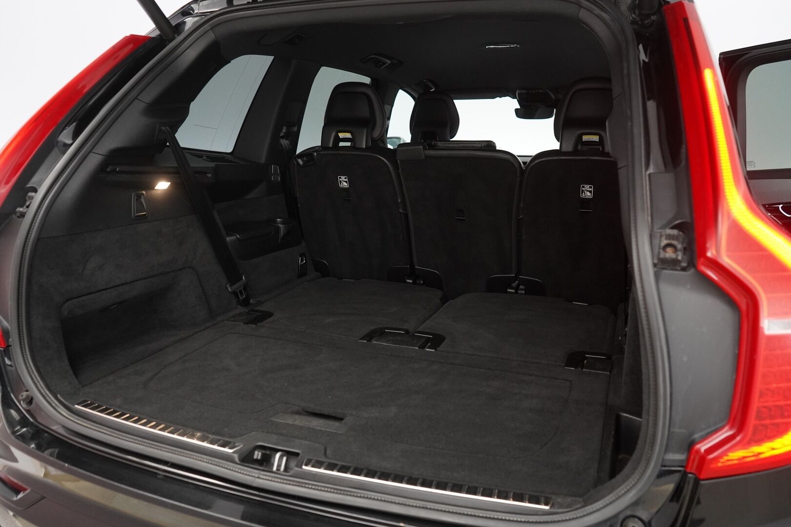 Volvo XC90 2015 D5 AWD R-Design aut *Kamera / Muistipenkit / Koukku* - 3,99 % KORKOTARJOUS TÄHÄN AUTOON - 7-Paikkainen / Kahdet hyvät renkaat / Turbo vaihdettu / Jakohihna vaihdettu