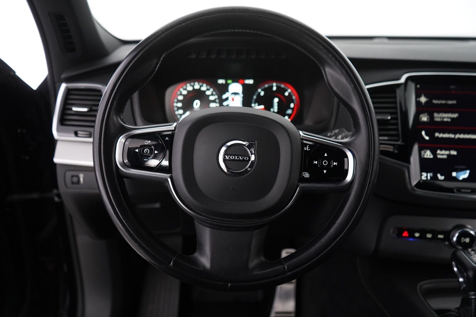 Volvo XC90 2015 D5 AWD R-Design aut *Kamera / Muistipenkit / Koukku* - 3,99 % KORKOTARJOUS TÄHÄN AUTOON - 7-Paikkainen / Kahdet hyvät renkaat / Turbo vaihdettu / Jakohihna vaihdettu