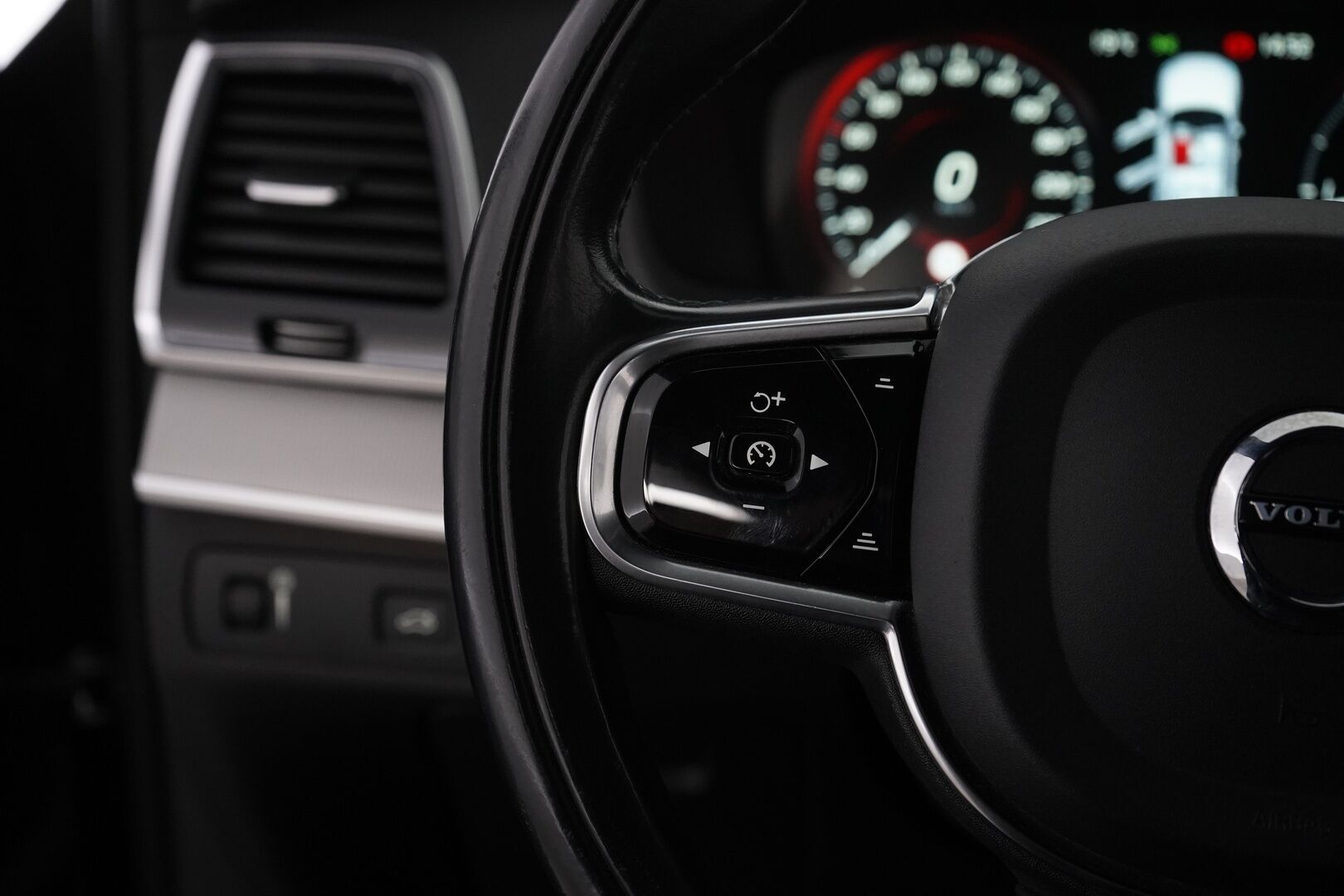 Volvo XC90 2016 D5 AWD R-Design aut *Kamera / Muistipenkit / Koukku* - Suomi-auto / 7-Paikkainen / Kahdet hyvät renkaat / Turbo vaihdettu