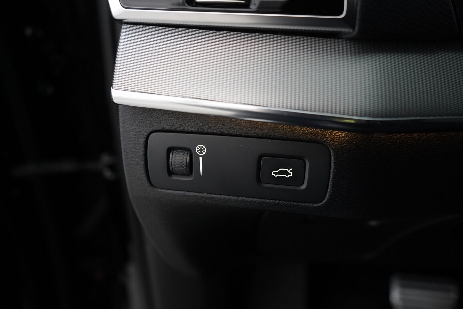 Volvo XC90 2016 D5 AWD R-Design aut *Kamera / Muistipenkit / Koukku* - Suomi-auto / 7-Paikkainen / Kahdet hyvät renkaat / Turbo vaihdettu
