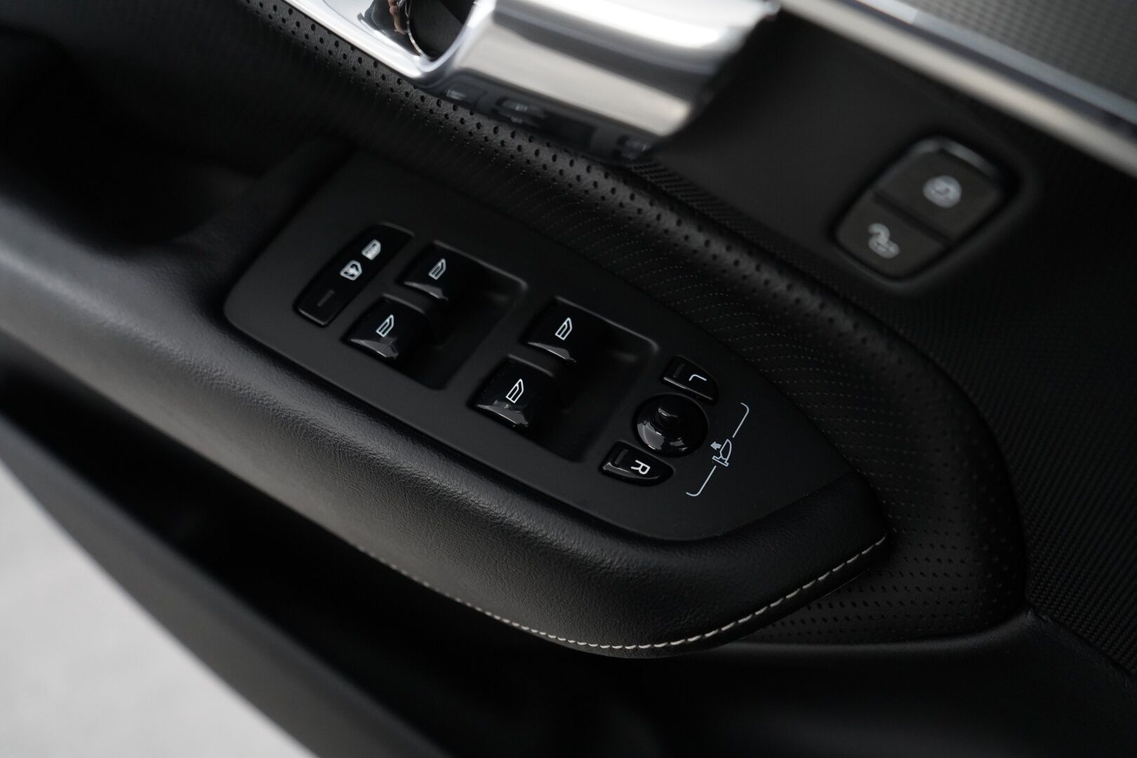 Volvo XC90 2016 D5 AWD R-Design aut *Kamera / Muistipenkit / Koukku* - Suomi-auto / 7-Paikkainen / Kahdet hyvät renkaat / Turbo vaihdettu
