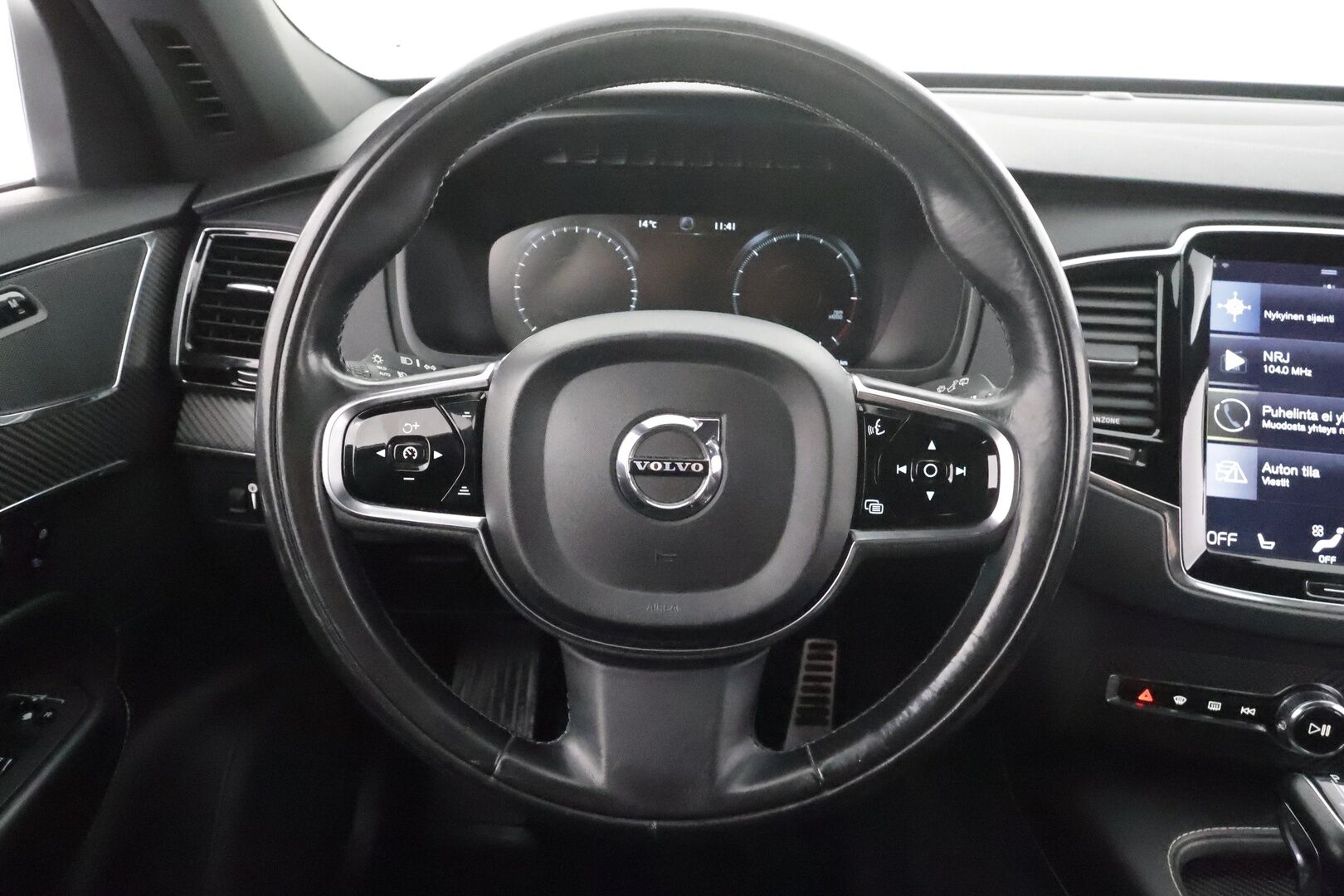 Volvo XC90 2016 D5 AWD R-Design aut * ACC / HUD / 360° / Muistipenkit / Webasto / Full LED / Navi / KeylessGo * - Suomi-auto / Kahdet renkaat aluvanteilla / Merkkihuollettu