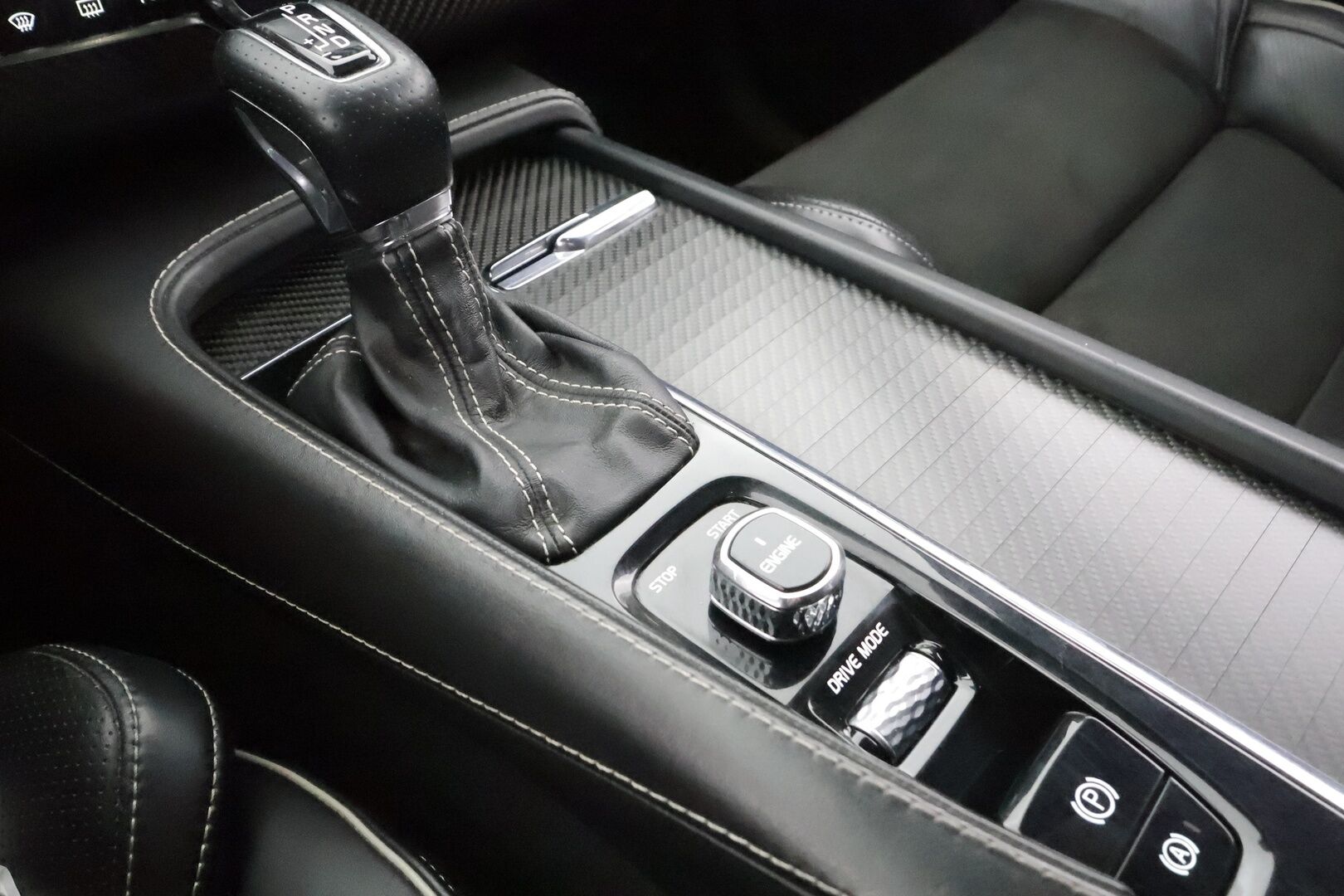 Volvo XC90 2016 D5 AWD R-Design aut * ACC / HUD / 360° / Muistipenkit / Webasto / Full LED / Navi / KeylessGo * - Suomi-auto / Kahdet renkaat aluvanteilla / Merkkihuollettu