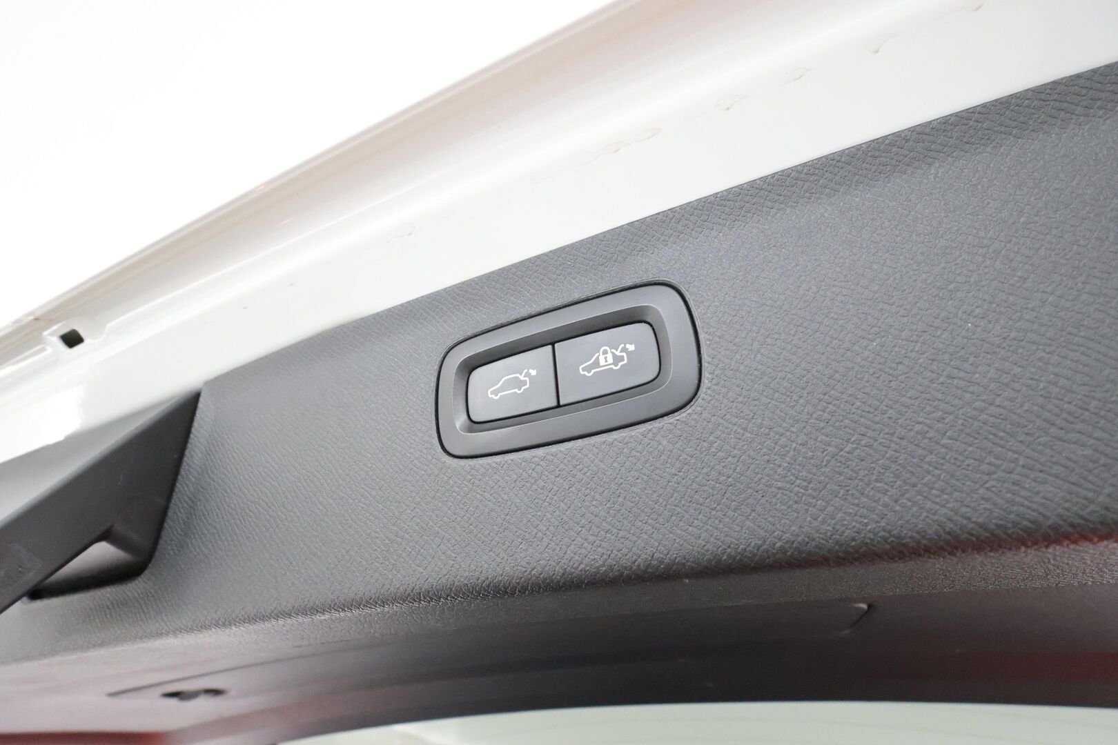 Volvo XC90 2016 D5 AWD R-Design aut * ACC / HUD / 360° / Muistipenkit / Webasto / Full LED / Navi / KeylessGo * - Suomi-auto / Kahdet renkaat aluvanteilla / Merkkihuollettu