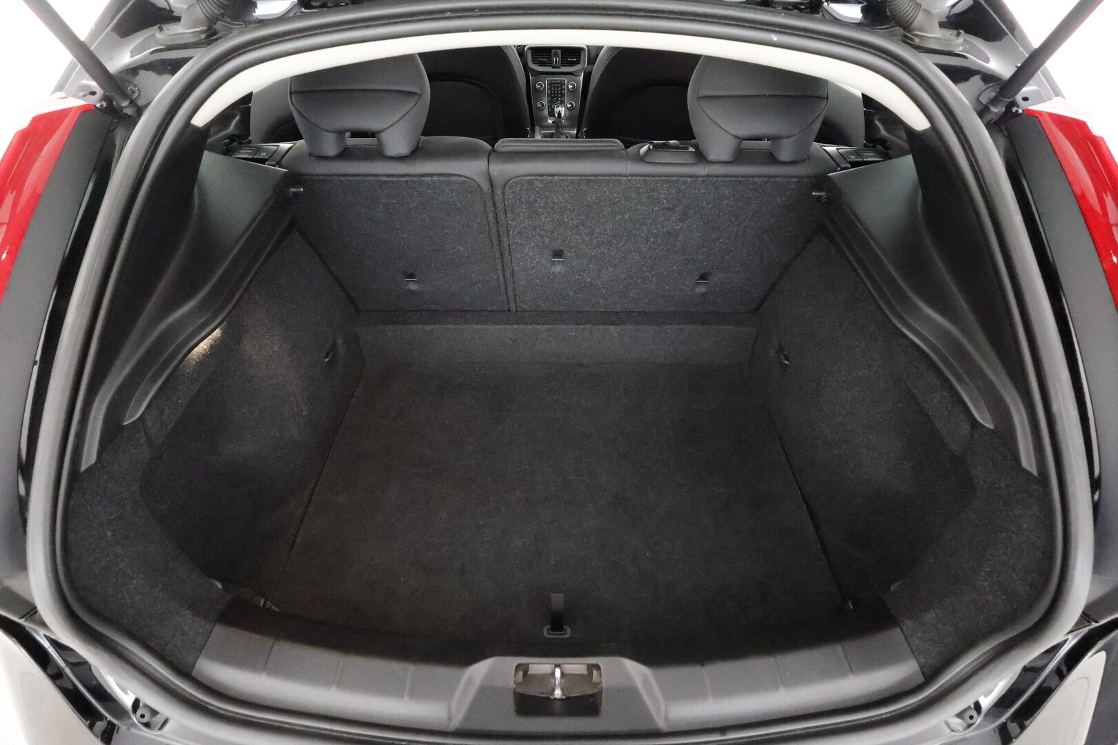 Volvo V40 2016 T2 Business aut - | Webasto | Digimittari | Xenon | Jakopää 2026 | Akt. kaarrevalot | High Performance Audio | BT | Vakkari | P.tutka | 2x renkaat aluin | Huoltokirja | Suomiauto |