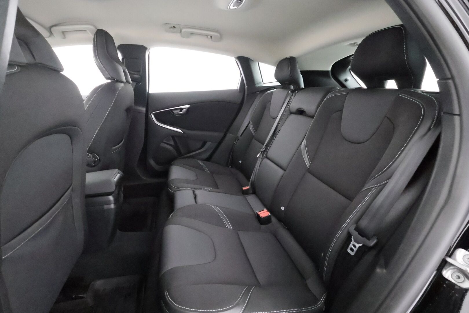 Volvo V40 2016 T2 Business aut - | Webasto | Digimittari | Xenon | Jakopää 2026 | Akt. kaarrevalot | High Performance Audio | BT | Vakkari | P.tutka | 2x renkaat aluin | Huoltokirja | Suomiauto |