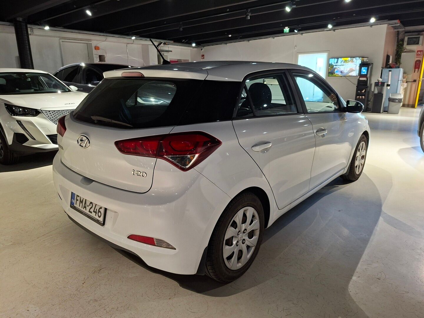 Hyundai i20 5d 2015 1,2 5MT ISG Classic Plus - 1-om. Suomi-auto / Lohko+sis.pistoke / Ilmastointi / Merkkihuollettu / 2x renkaat / Siisti!