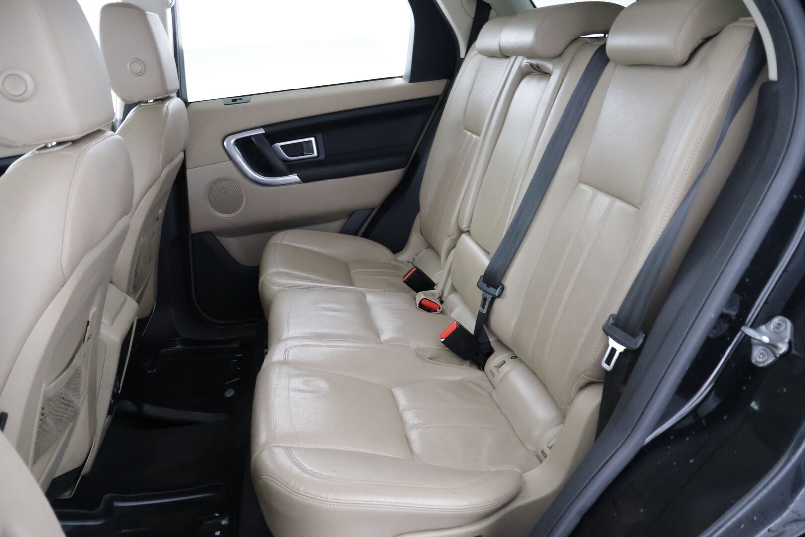 Land Rover Discovery Sport 2016 2,0 TD4 180 HSE Aut 7-P * YritysOutlet - Myydään vain yrityksille * - Webasto | Vaalea nahkasisusta | Vetokoukku | Ketju vaihdettu! | Leima 12/2026