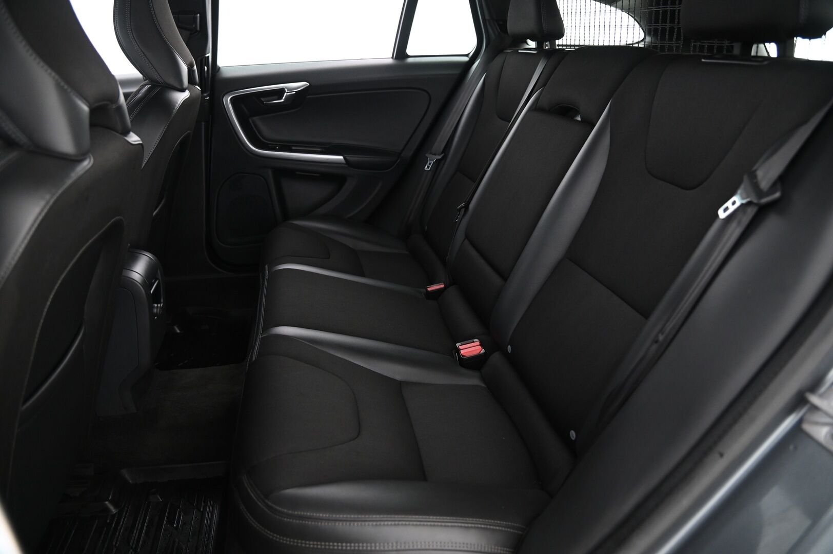 Volvo V60 2017 T3 Business aut *Webasto / Koukku / Bt / Vakkari* - *Suomi-auto / Siisti*
