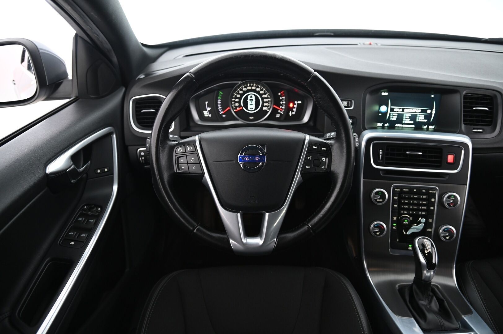 Volvo V60 2017 T3 Business aut *Webasto / Koukku / Bt / Vakkari* - *Suomi-auto / Siisti*