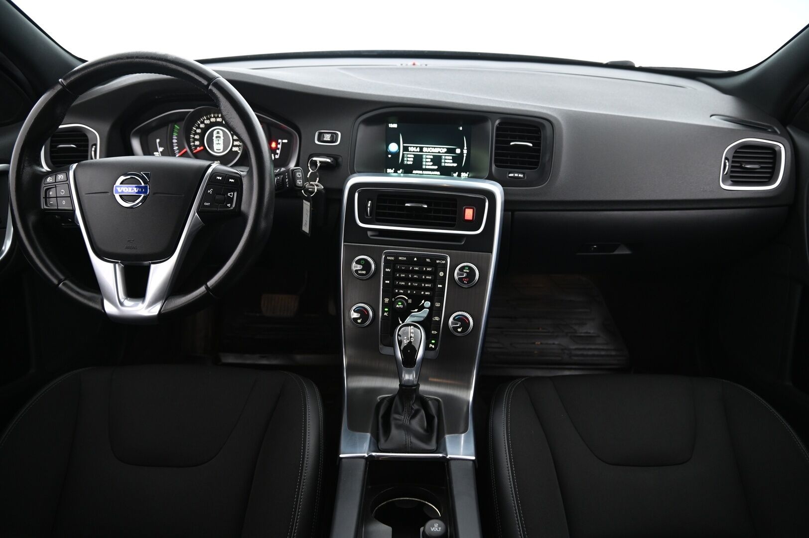 Volvo V60 2017 T3 Business aut *Webasto / Koukku / Bt / Vakkari* - *Suomi-auto / Siisti*