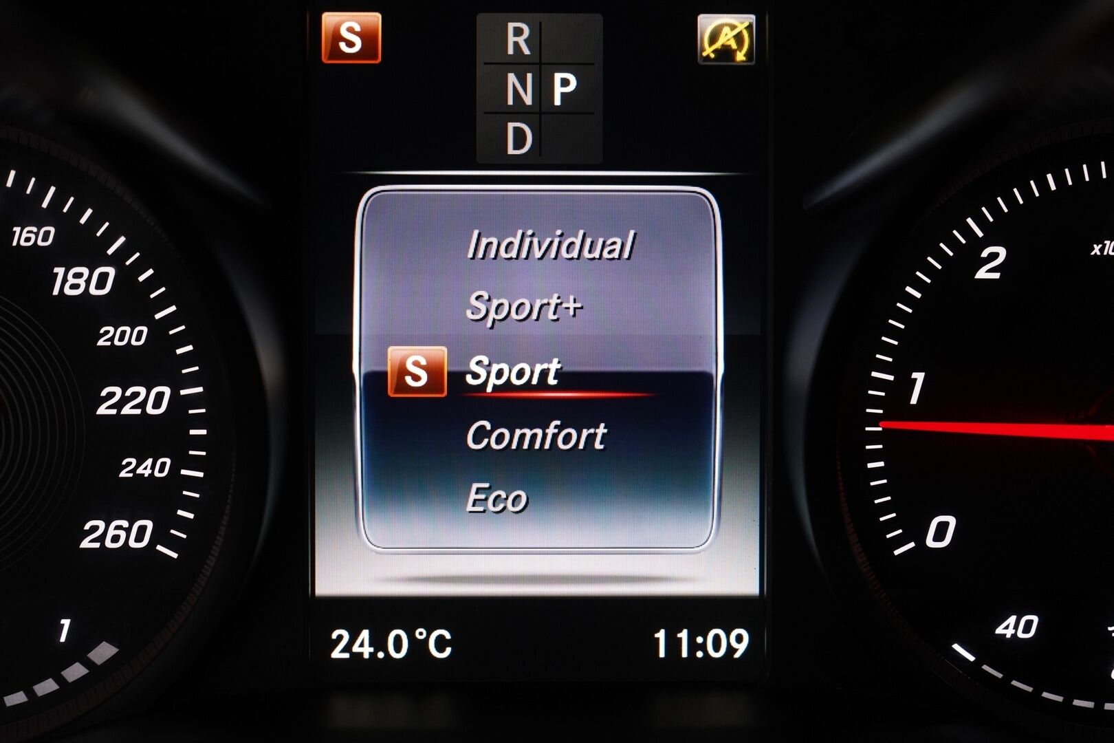 Mercedes-Benz C 2016 220 d Coupé A - ILS | Ruskea nahkasisusta | Sporttipenkit | Osittain sähkösäätöiset istuimet | Lämmitin | Vakionopeudensäädin | Parkkitutkat | 2x Mercedeksen vanteet