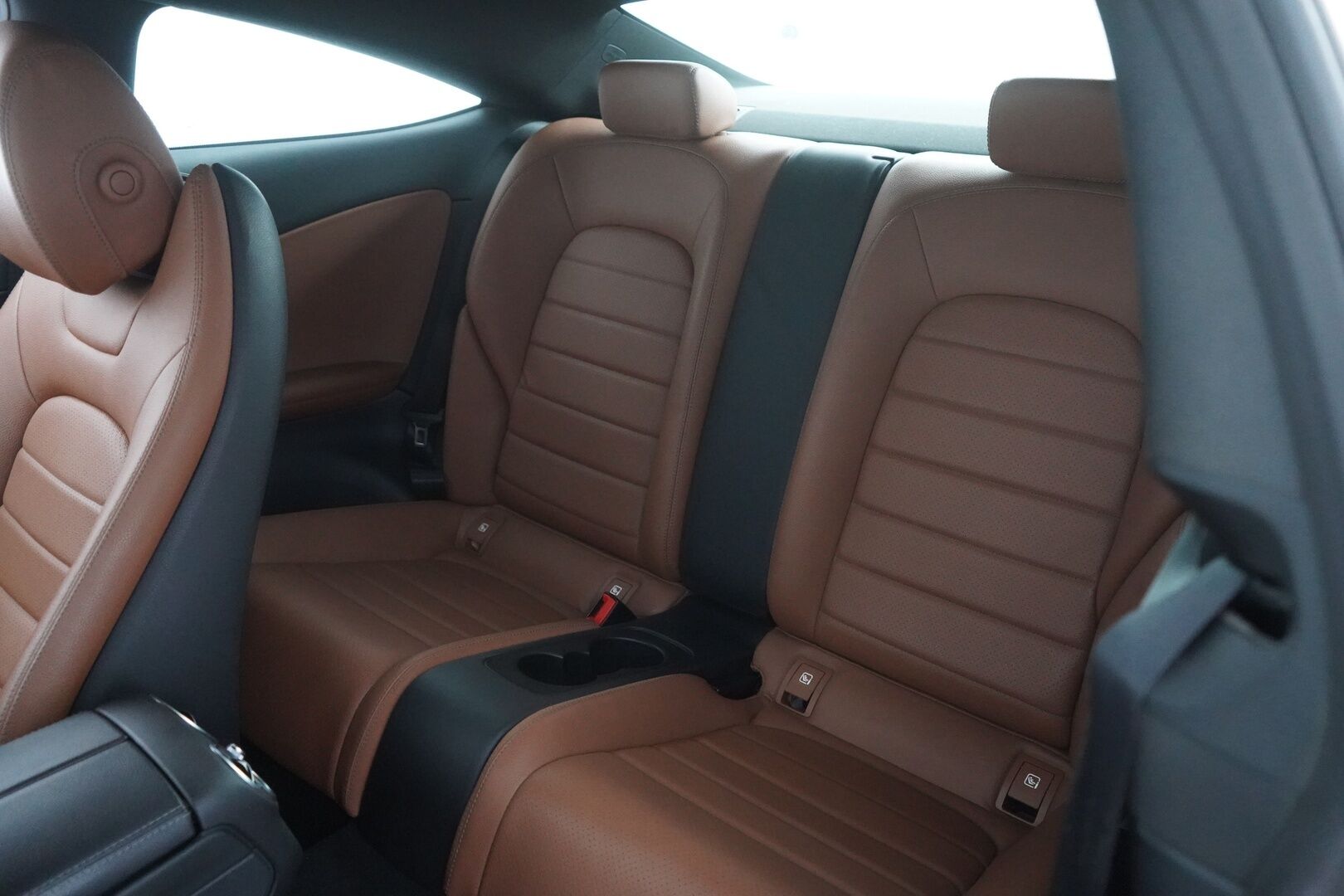 Mercedes-Benz C 2016 220 d Coupé A - ILS | Ruskea nahkasisusta | Sporttipenkit | Osittain sähkösäätöiset istuimet | Lämmitin | Vakionopeudensäädin | Parkkitutkat | 2x Mercedeksen vanteet
