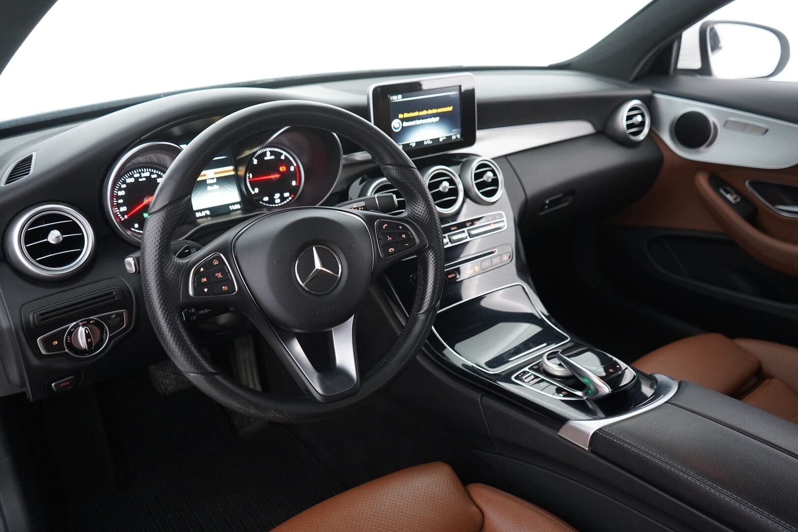 Mercedes-Benz C 2016 220 d Coupé A - ILS | Ruskea nahkasisusta | Sporttipenkit | Osittain sähkösäätöiset istuimet | Lämmitin | Vakionopeudensäädin | Parkkitutkat | 2x Mercedeksen vanteet