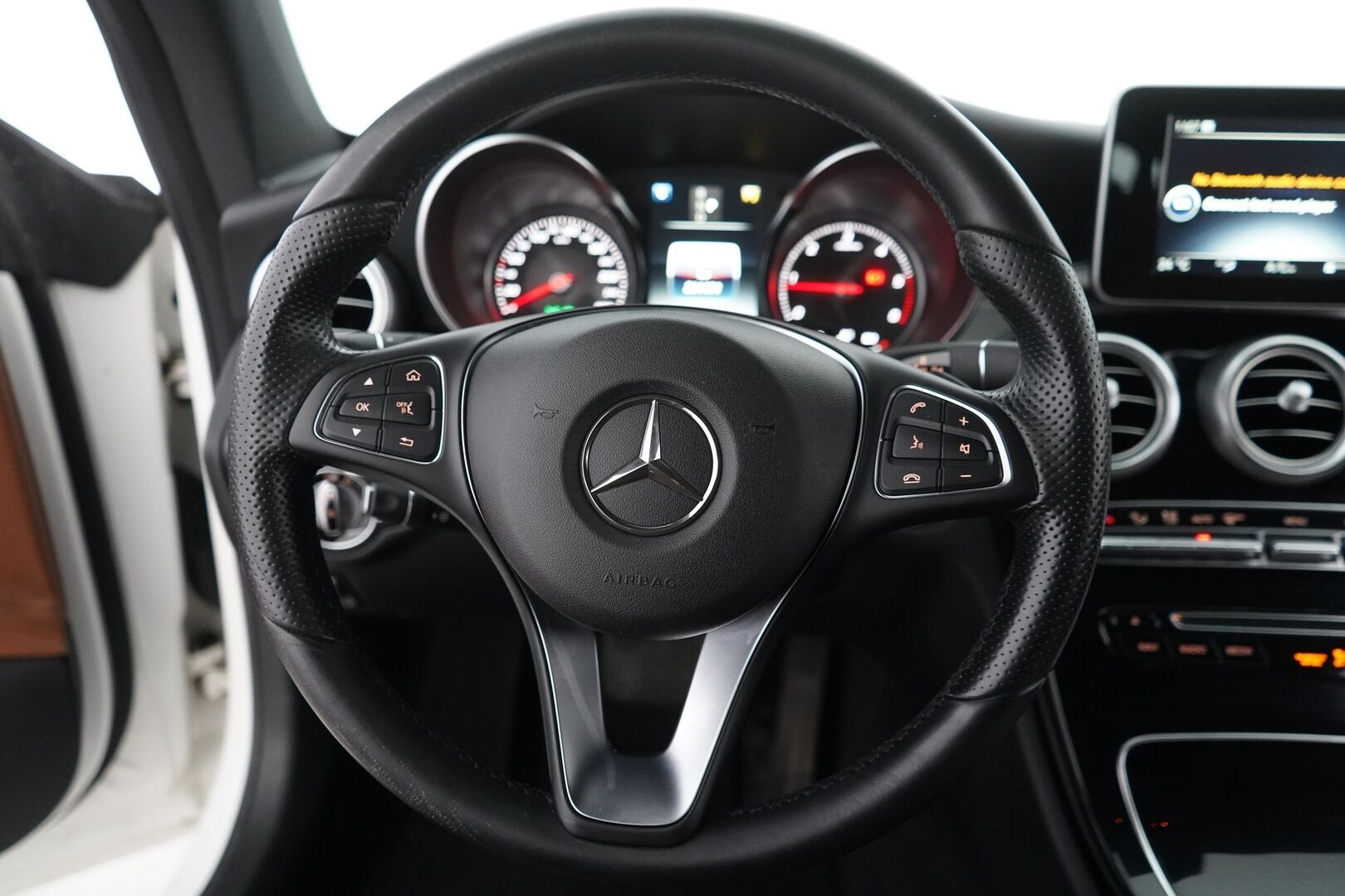 Mercedes-Benz C 2016 220 d Coupé A - ILS | Ruskea nahkasisusta | Sporttipenkit | Osittain sähkösäätöiset istuimet | Lämmitin | Vakionopeudensäädin | Parkkitutkat | 2x Mercedeksen vanteet
