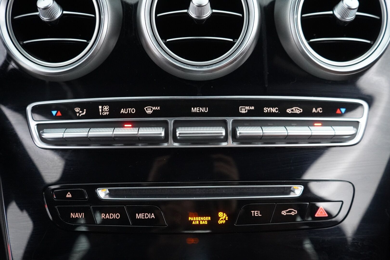 Mercedes-Benz C 2016 220 d Coupé A - ILS | Ruskea nahkasisusta | Sporttipenkit | Osittain sähkösäätöiset istuimet | Lämmitin | Vakionopeudensäädin | Parkkitutkat | 2x Mercedeksen vanteet