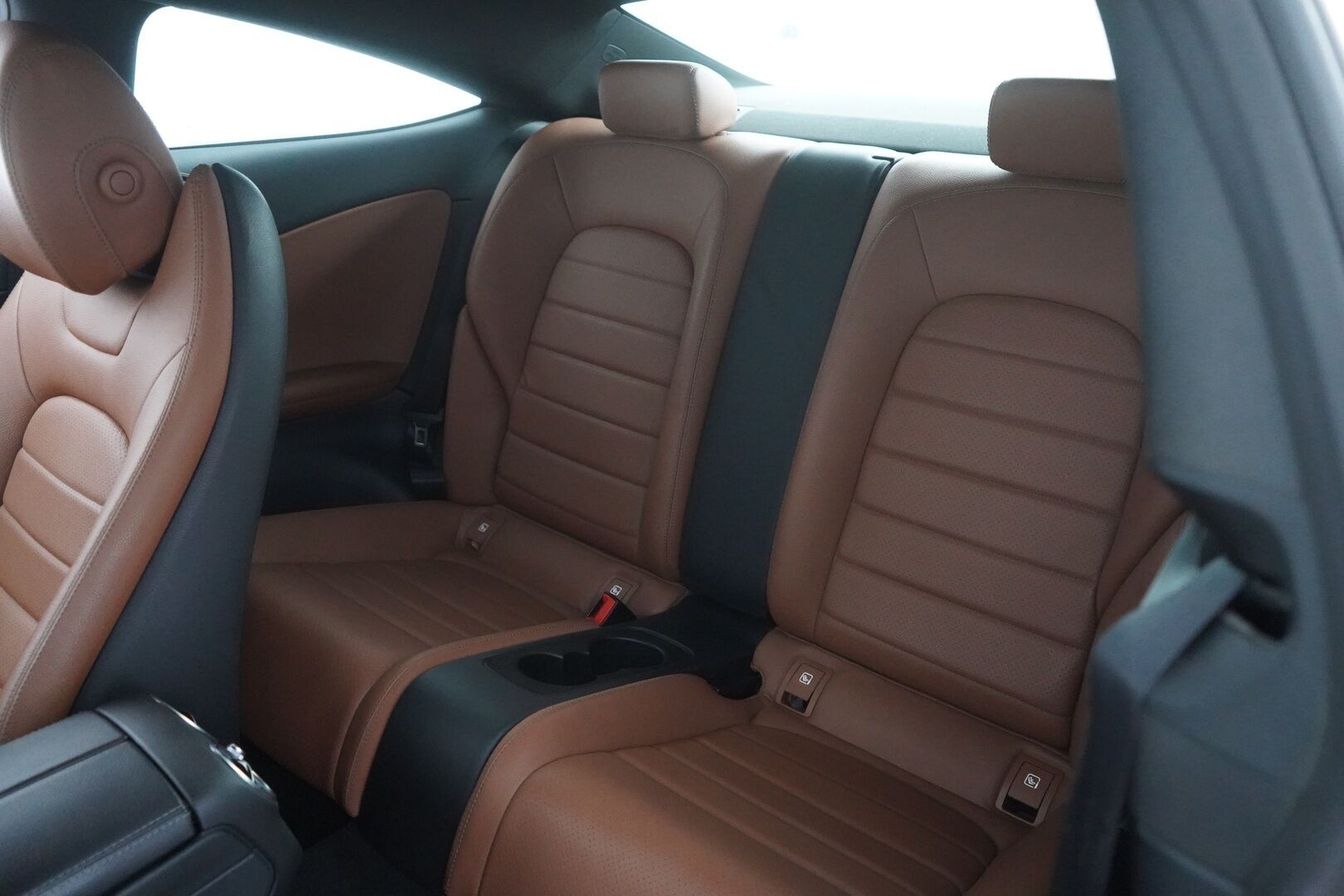 Mercedes-Benz C 2016 220 d Coupé A - ILS | Ruskea nahkasisusta | Sporttipenkit | Osittain sähkösäätöiset istuimet | Lämmitin | Vakionopeudensäädin | Parkkitutkat | 2x Mercedeksen vanteet
