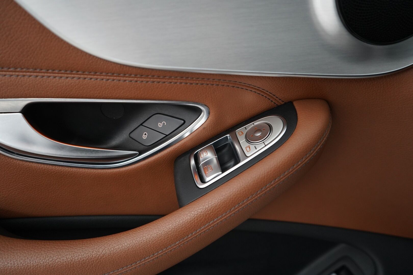 Mercedes-Benz C 2016 220 d Coupé A - ILS | Ruskea nahkasisusta | Sporttipenkit | Osittain sähkösäätöiset istuimet | Lämmitin | Vakionopeudensäädin | Parkkitutkat | 2x Mercedeksen vanteet