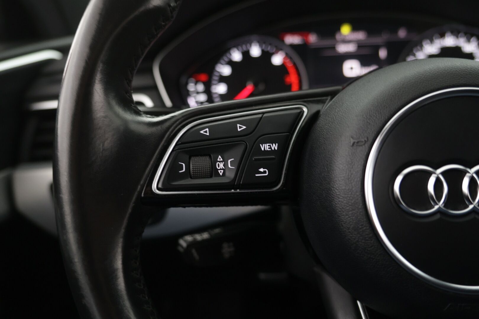 Audi A4 2016 Sedan Business Sport 2,0 TFSI 140 kW S tronic - Todella näyttävä | Hyvin varusteltu | Tehokas 2.0 TFSI |