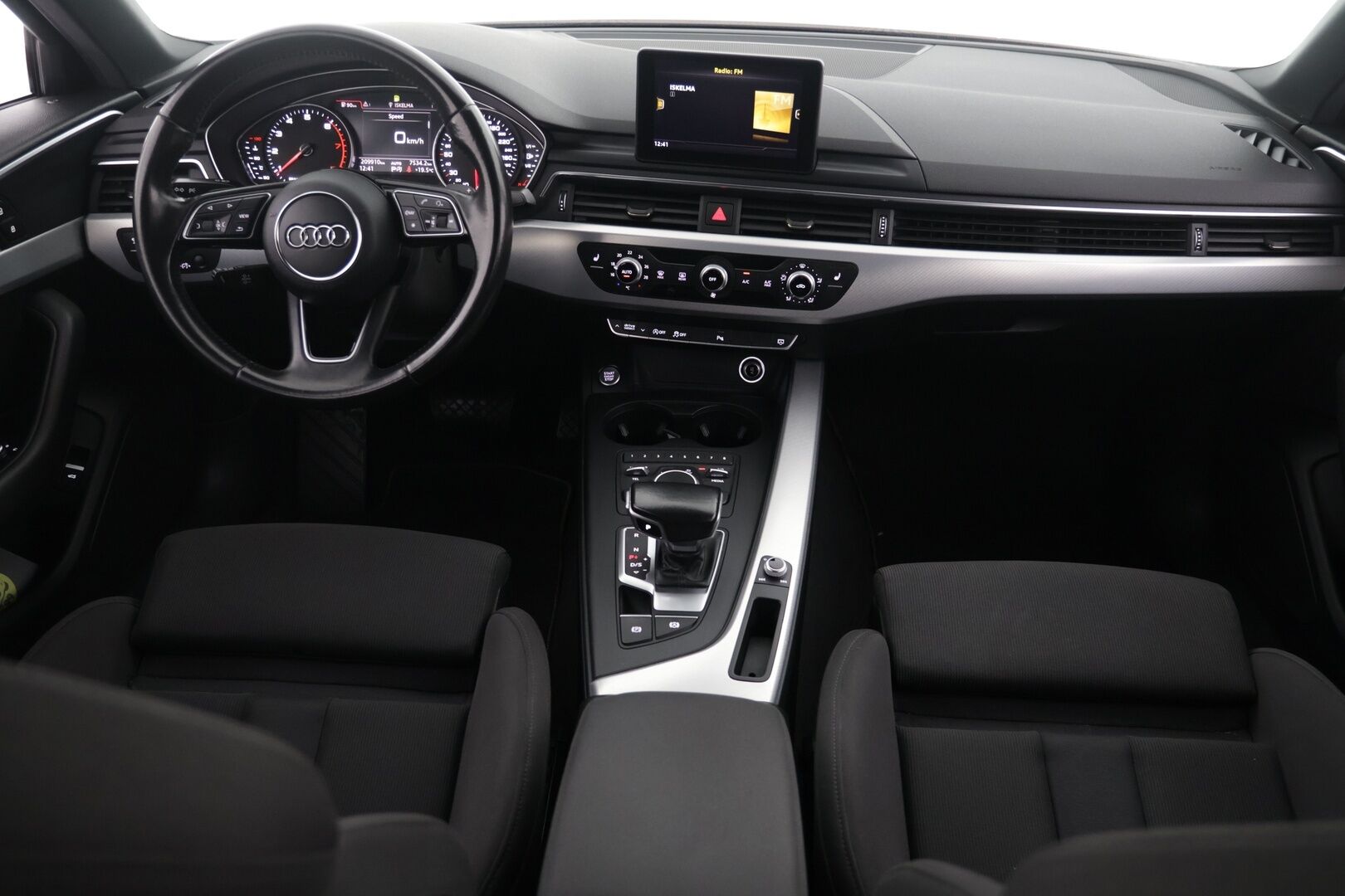 Audi A4 2016 Sedan Business Sport 2,0 TFSI 140 kW S tronic - Todella näyttävä | Hyvin varusteltu | Tehokas 2.0 TFSI |