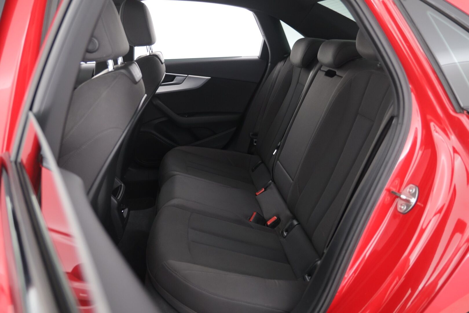 Audi A4 2016 Sedan Business Sport 2,0 TFSI 140 kW S tronic - Todella näyttävä | Hyvin varusteltu | Tehokas 2.0 TFSI |