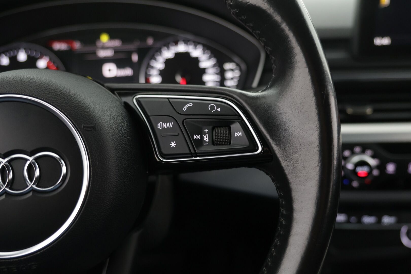Audi A4 2016 Sedan Business Sport 2,0 TFSI 140 kW S tronic - Todella näyttävä | Hyvin varusteltu | Tehokas 2.0 TFSI |