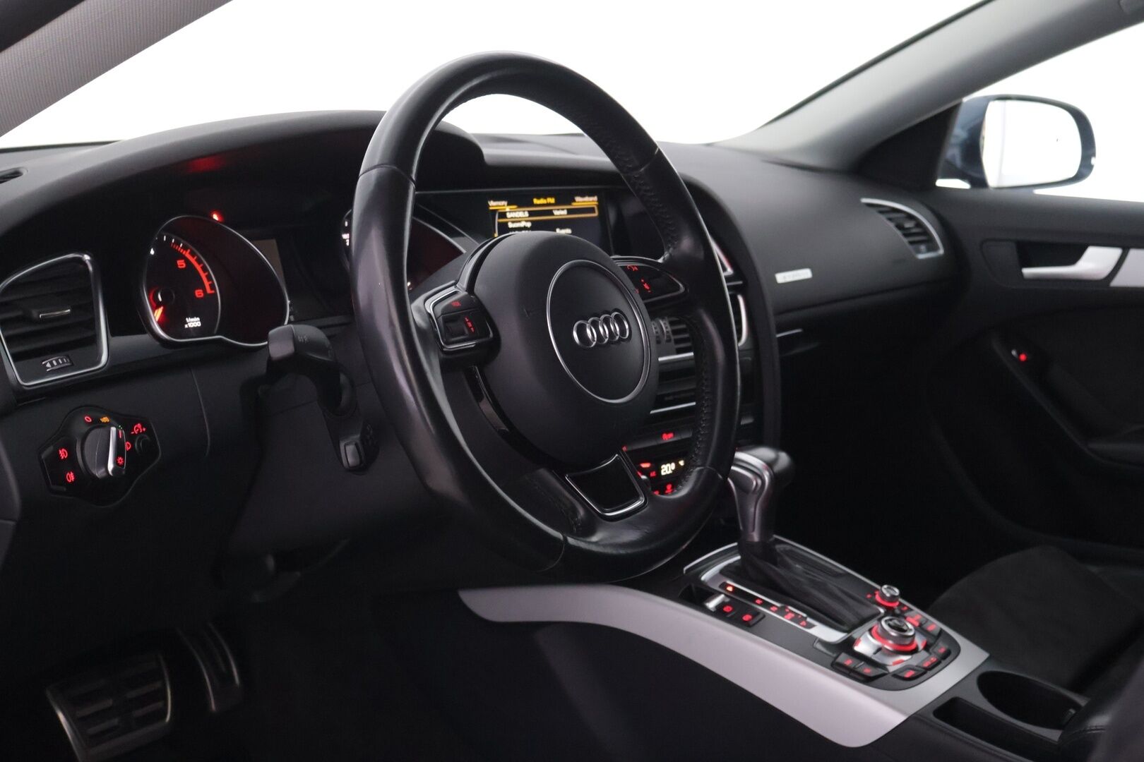 Audi A5 2016 Sportback Land of quattro Edition 2,0 TDI 140 kW quattro S tronic - | S-Line ulkopaketti | Nahka-alcantara | Xenon | Lohko+sisäpistoke | Navi | Vakkari |