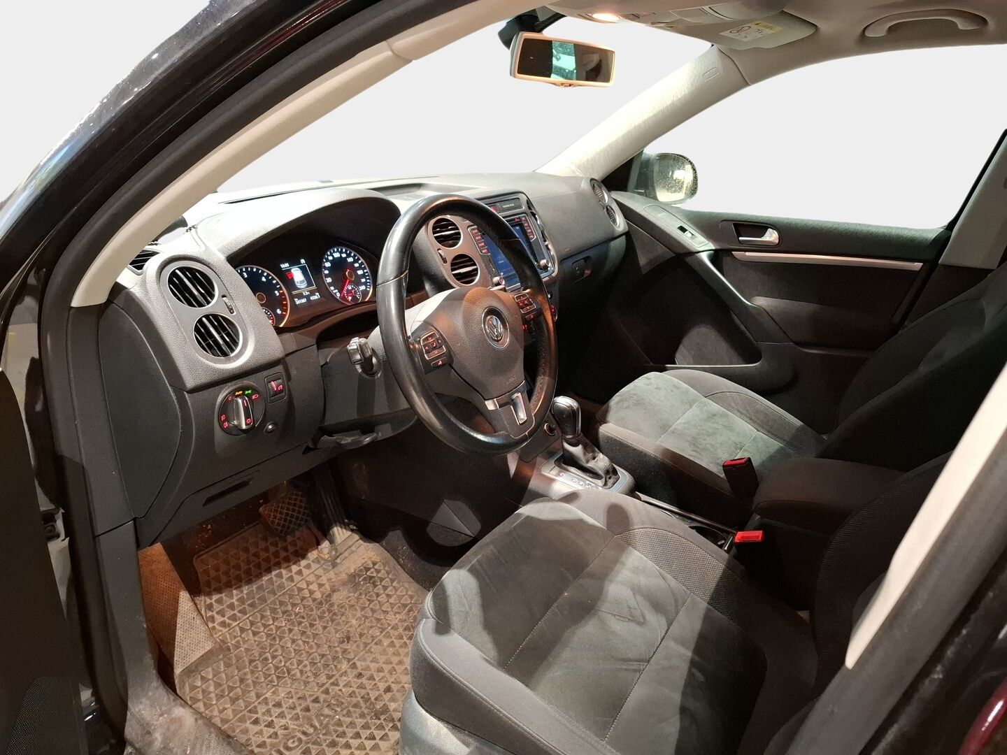 Volkswagen Tiguan 2016 Sport & Style 2,0 TDI 110 kW (150 hv) 4MOTION DSG-automaatti / Webasto / Koukku / BiXenon / Vakkari / Apple&Android - Suomi-auto / Juuri huollettu!