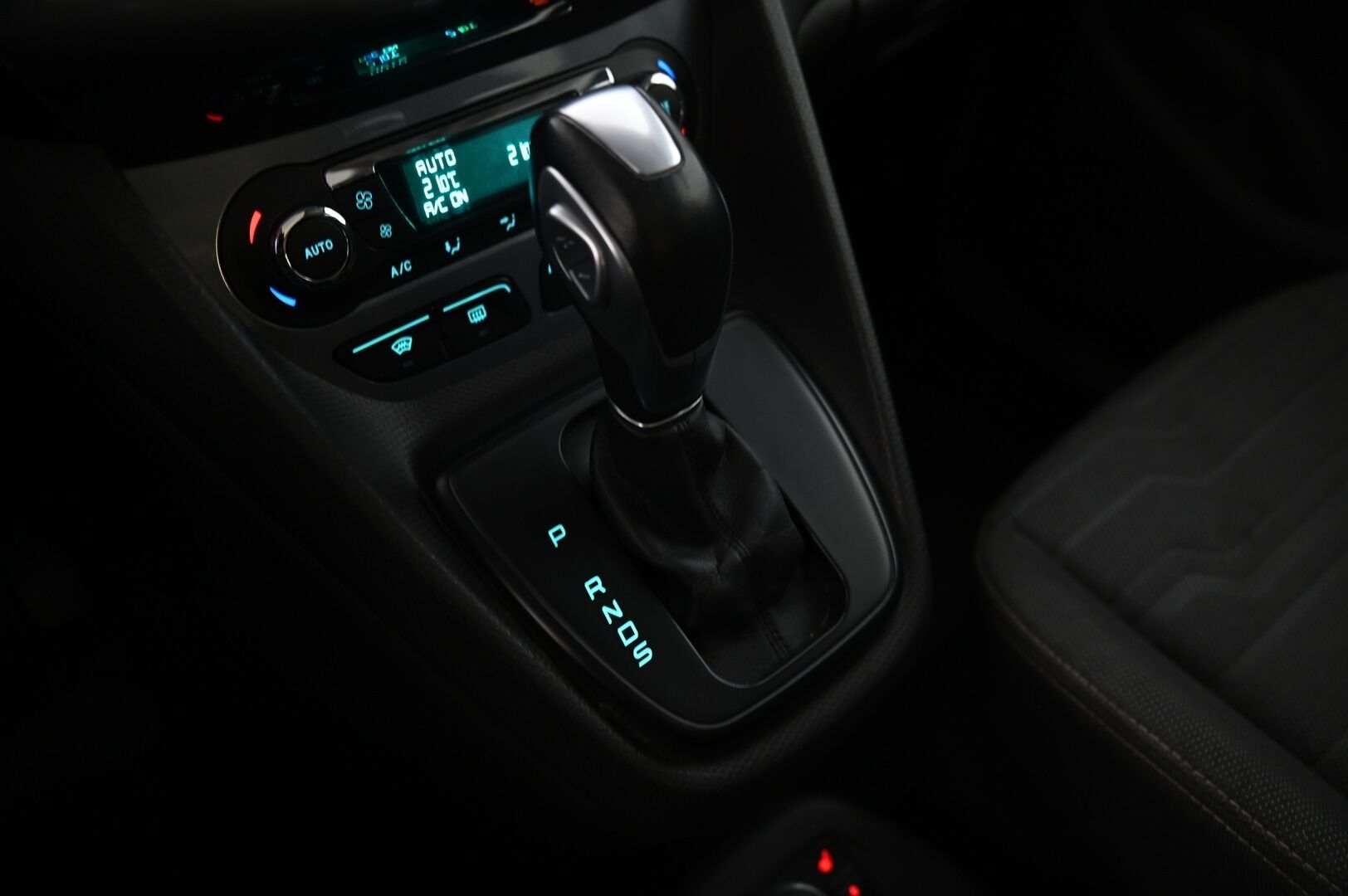 Ford Grand Tourneo Connect 2016 1,5 TDCi 120 hv PowerShift A6 Titanium - *7P | Webasto | Lasikatto | P. Tutkat | Koukku | Suomi-auto | 2x renkaat&aluvantein*